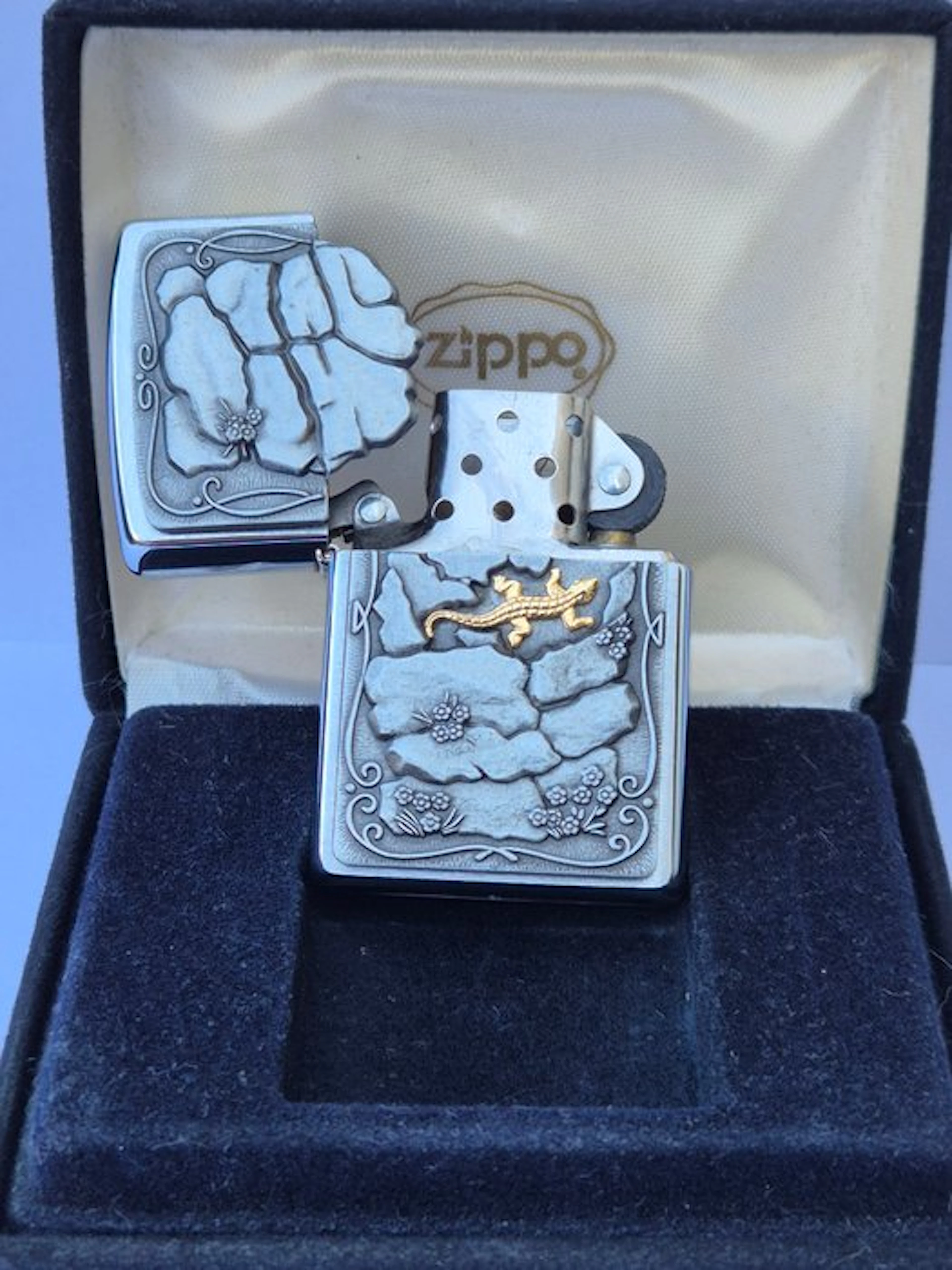 Zippo - Lizard Trick 2 - Trickzippo mit goldener Eidechse...