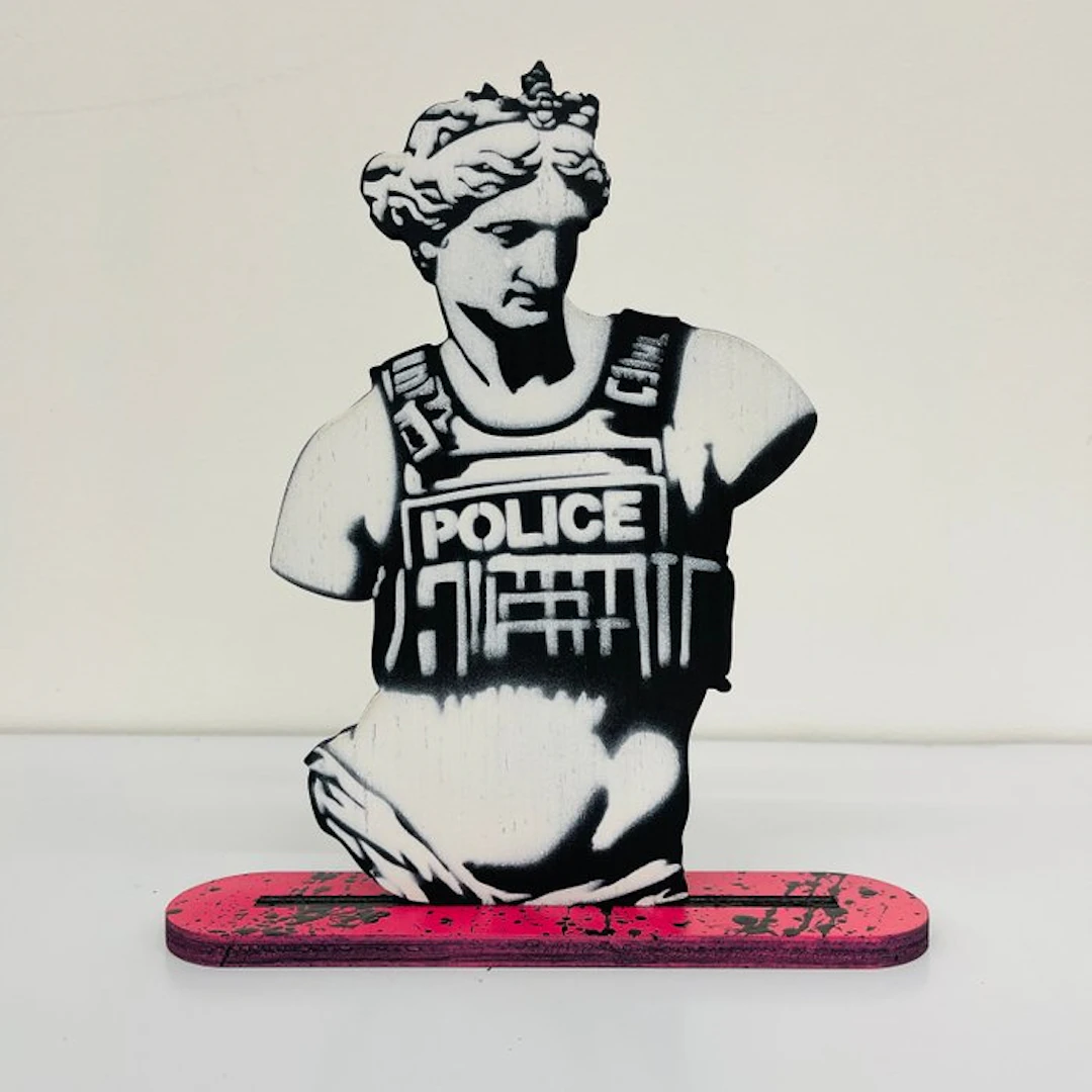 Sinao - Wood Sculpture - Venus in Armor