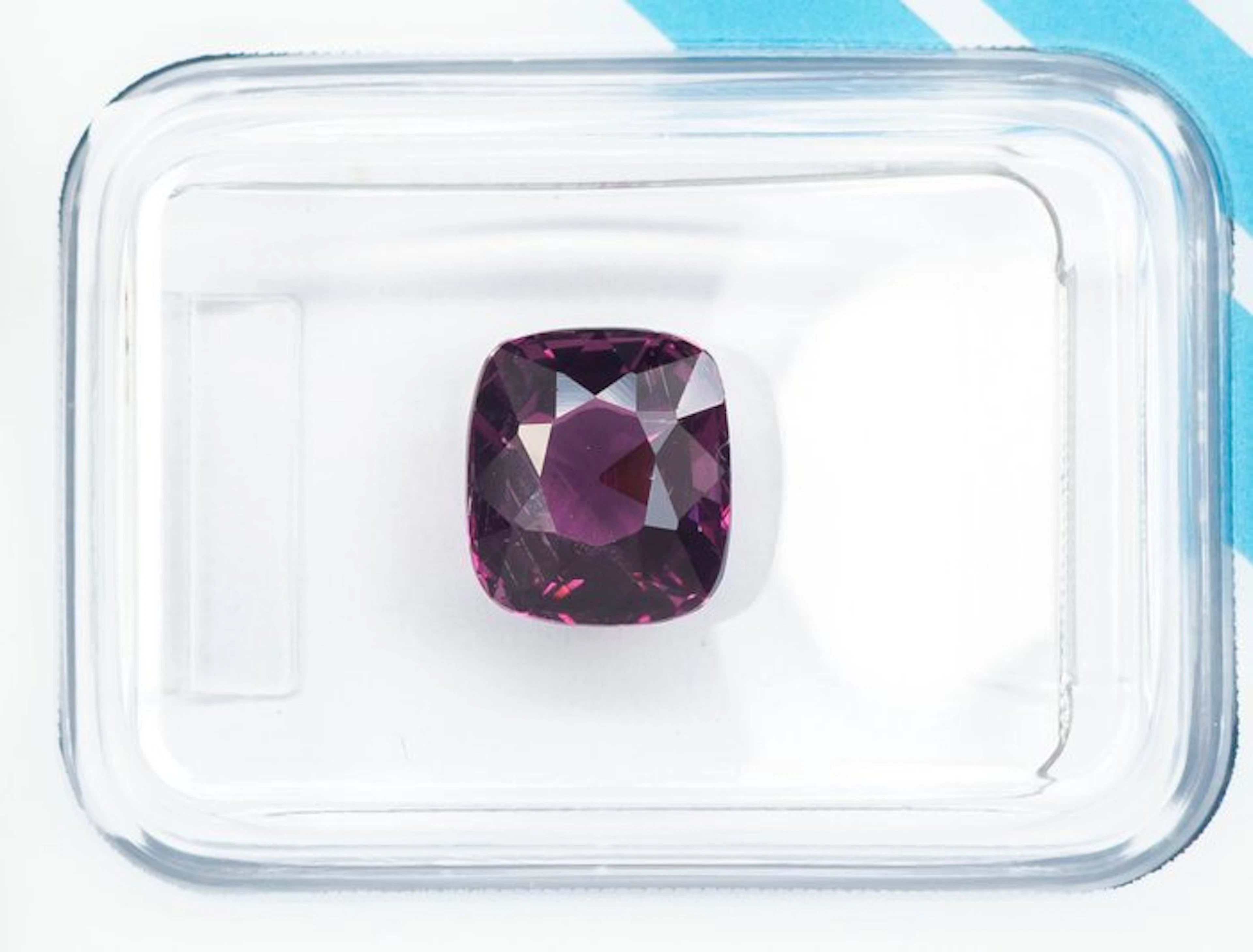 Spinel - 2.06 ct - International Gemological Institute (IGI) - Deep Purple