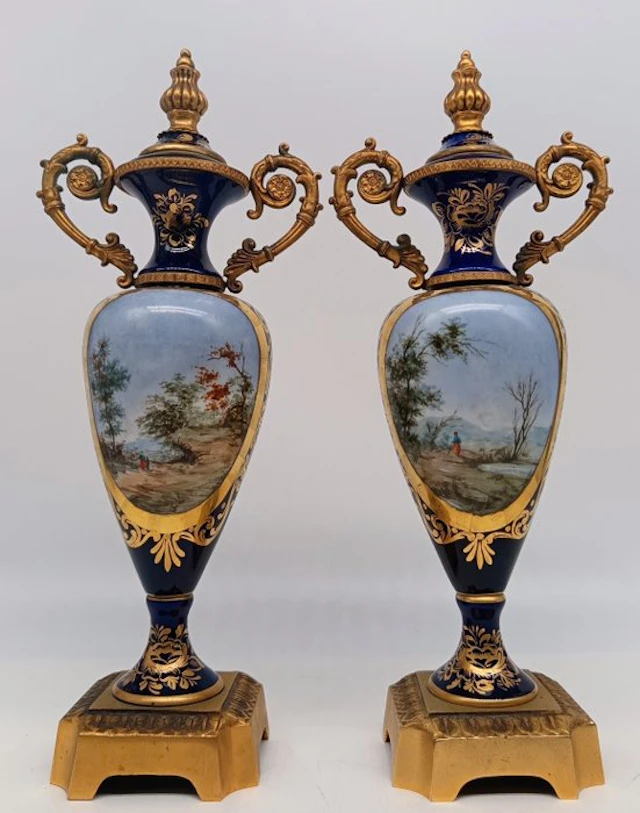 Vase (2) - Gilt bronze - Sèvres style