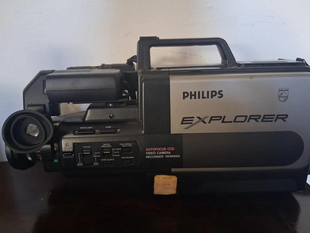 Philips VKR6850 VHS camcorder