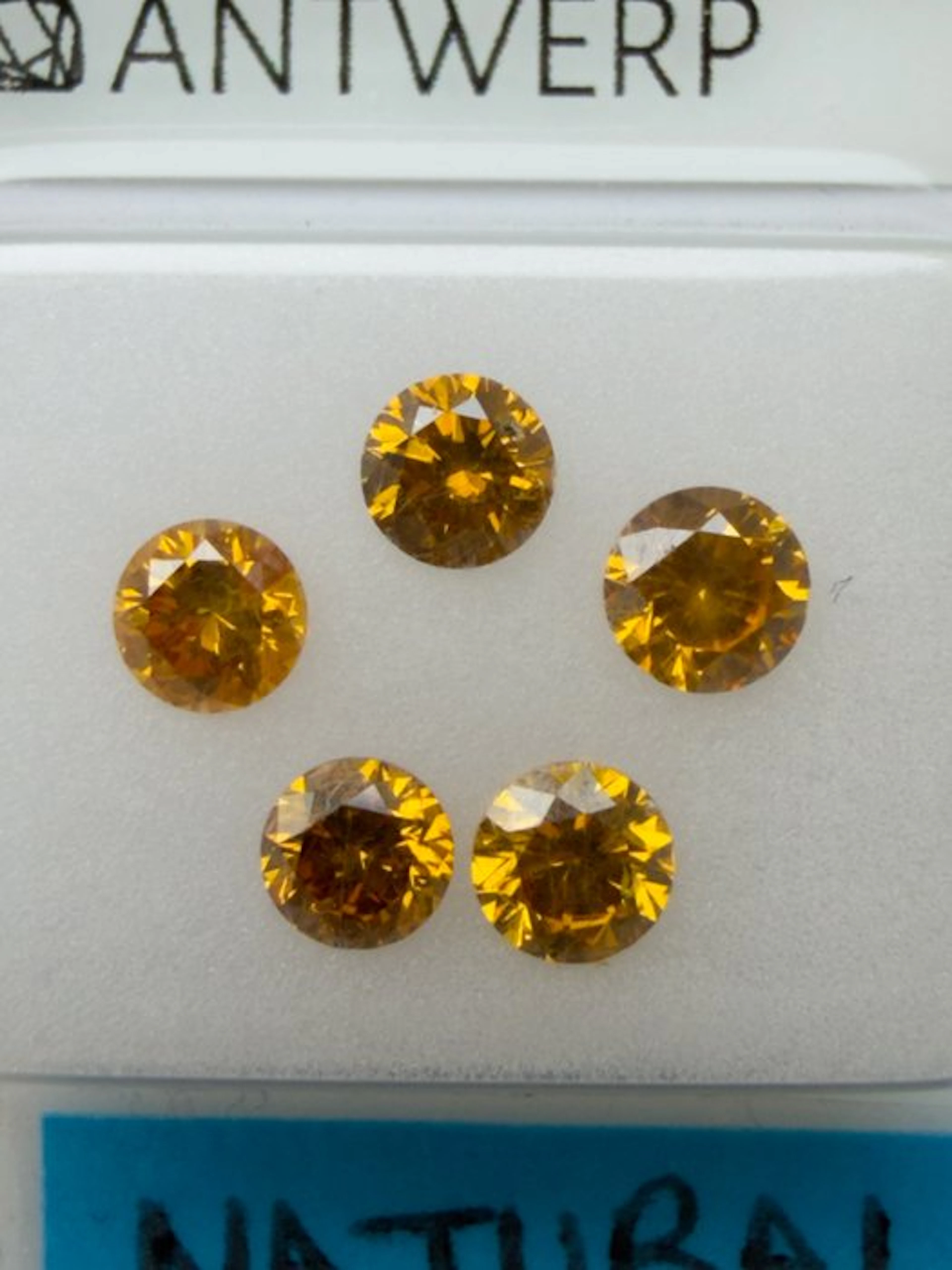 5 pcs Diamond (Natural coloured) - 1.08 ct - Round...