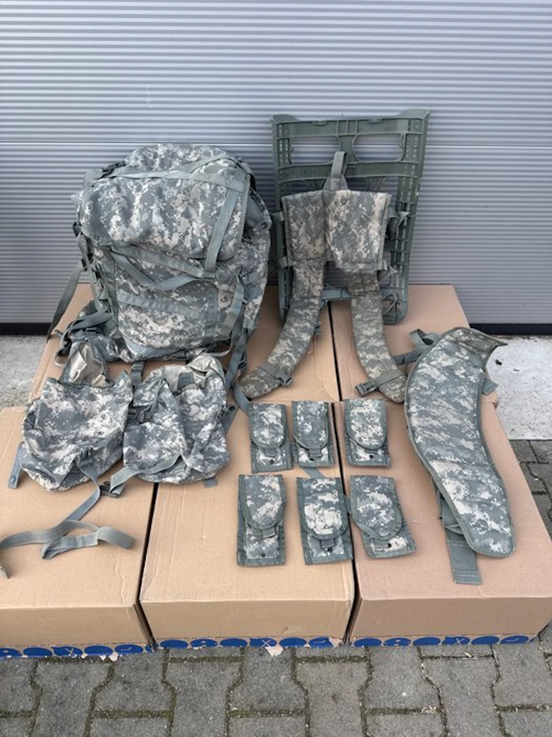 United States - US Army - Military Backpack & 6 x Magazine Pouch