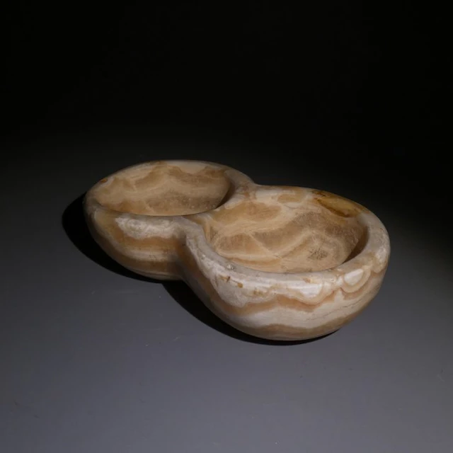 Bactrian Alabaster Double cup vessel. 13 cm L. 2000 - 1000 BC