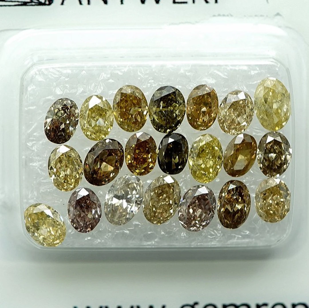 27 pcs Diamond (Natural coloured) - 3.90 ct - Oval - VS1