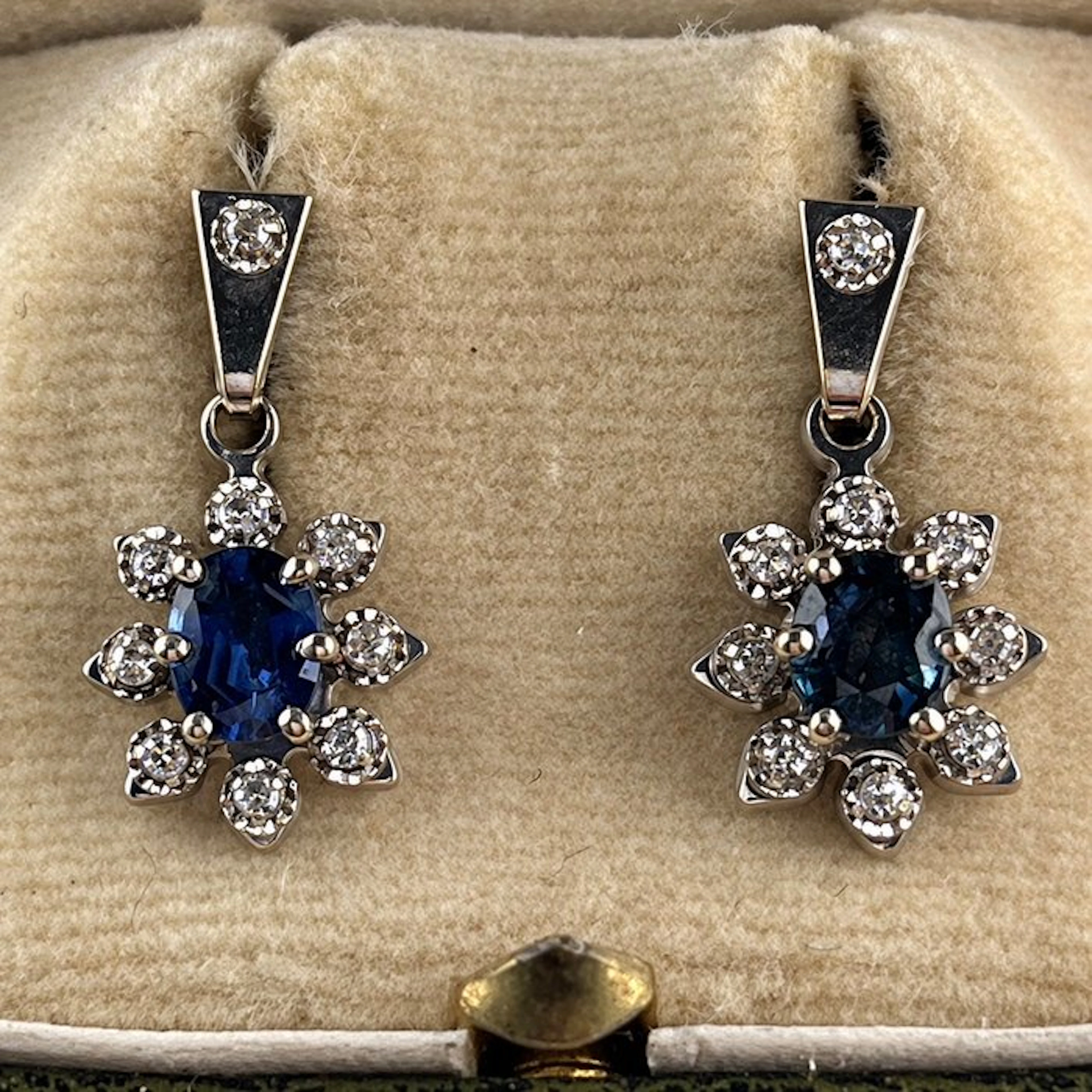 No reserve price - Earrings - 18 kt. White gold - 0.82ct. tw. Sapphire