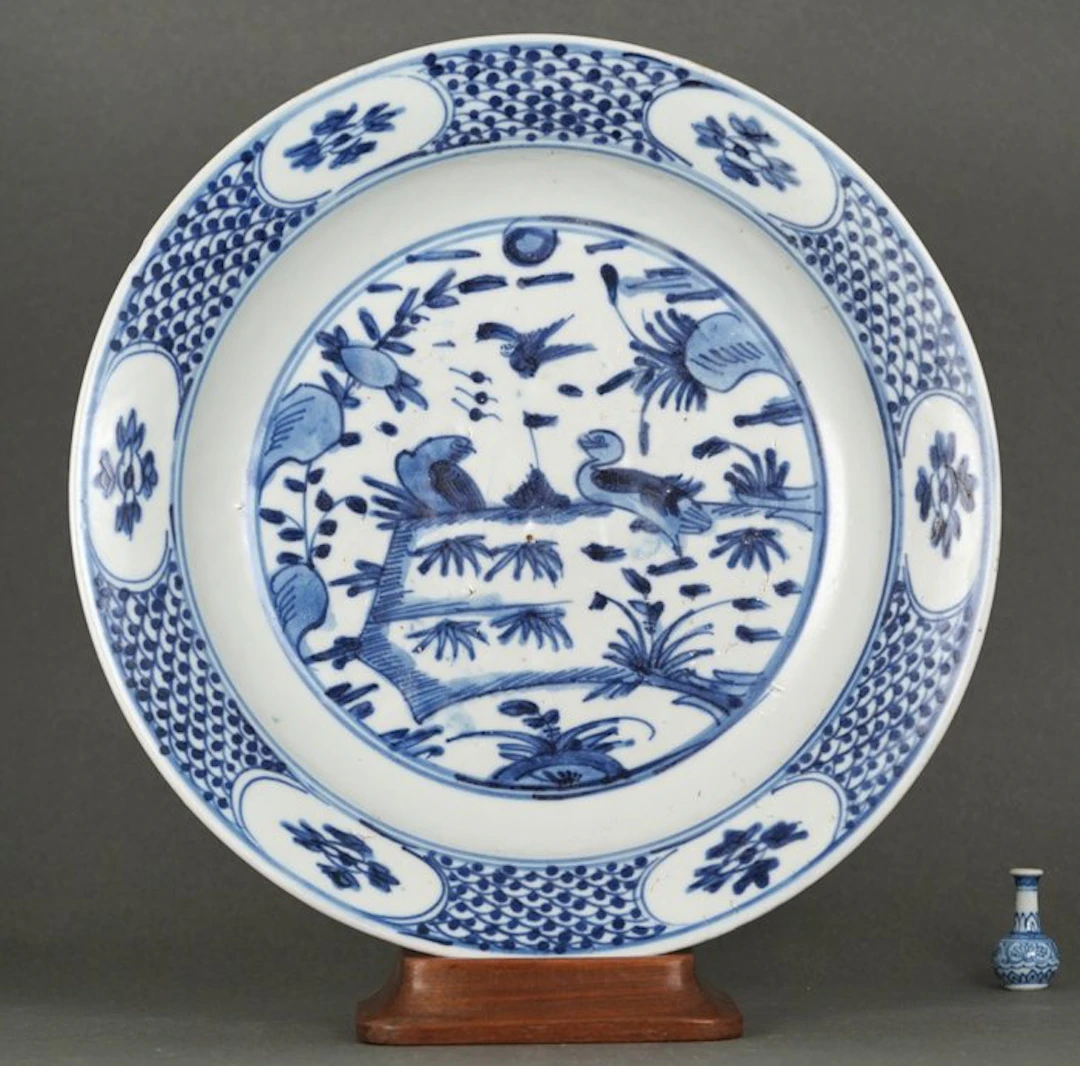 Jiajing (1522-1566) - Dish - Two Ducks and a Crow