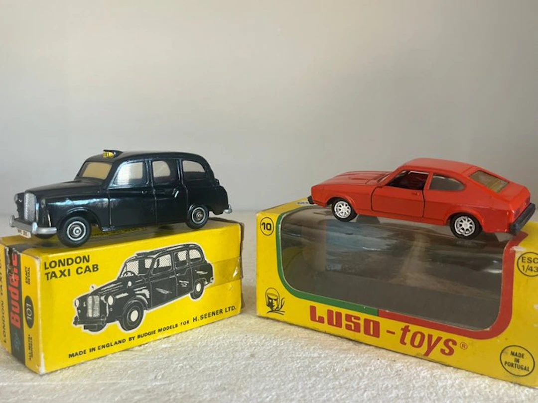 Budgie - luso toys 1:43 - Model car (2) - Austin FX4...