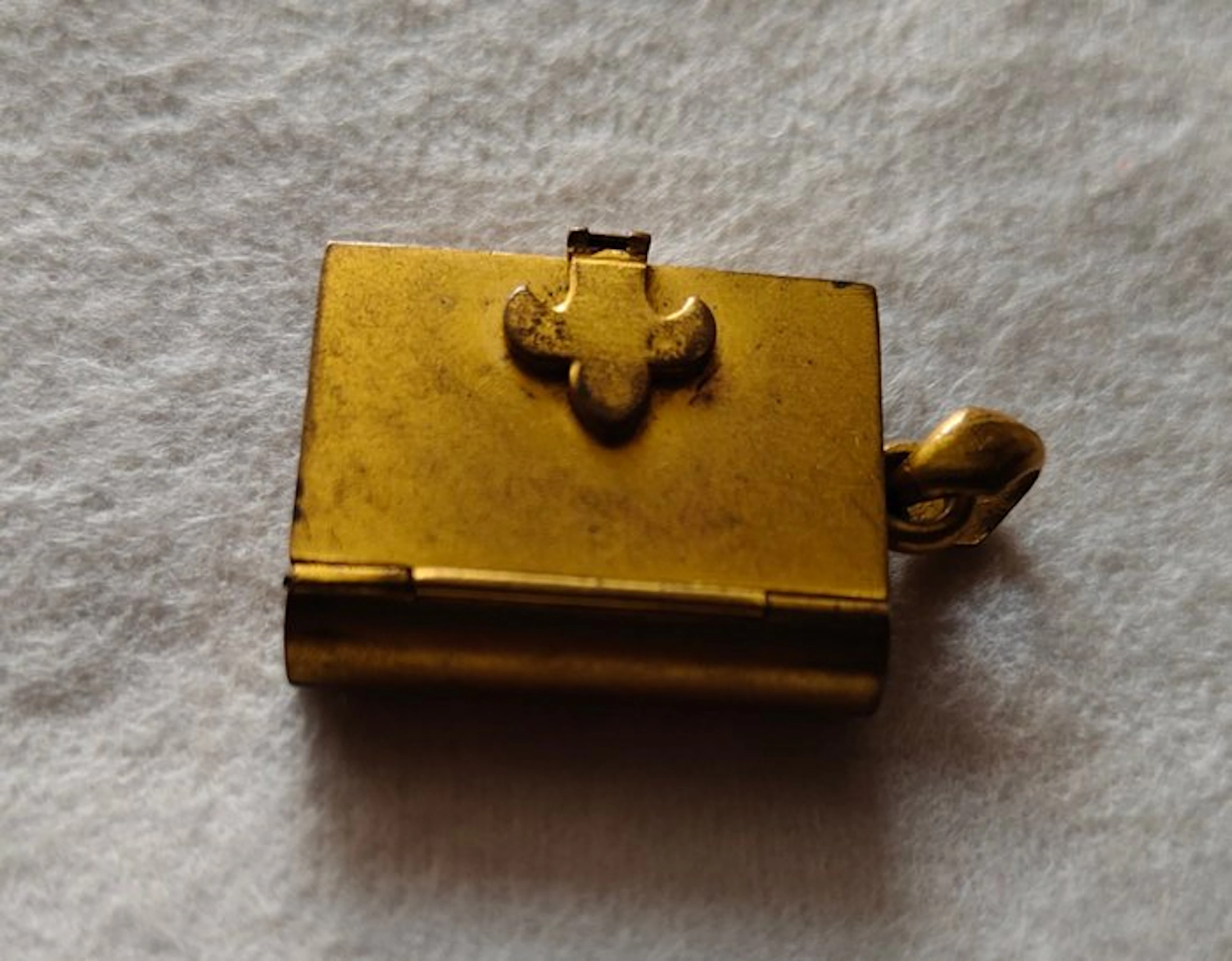 Decorative ornament - Italy - Book-shaped pendant.