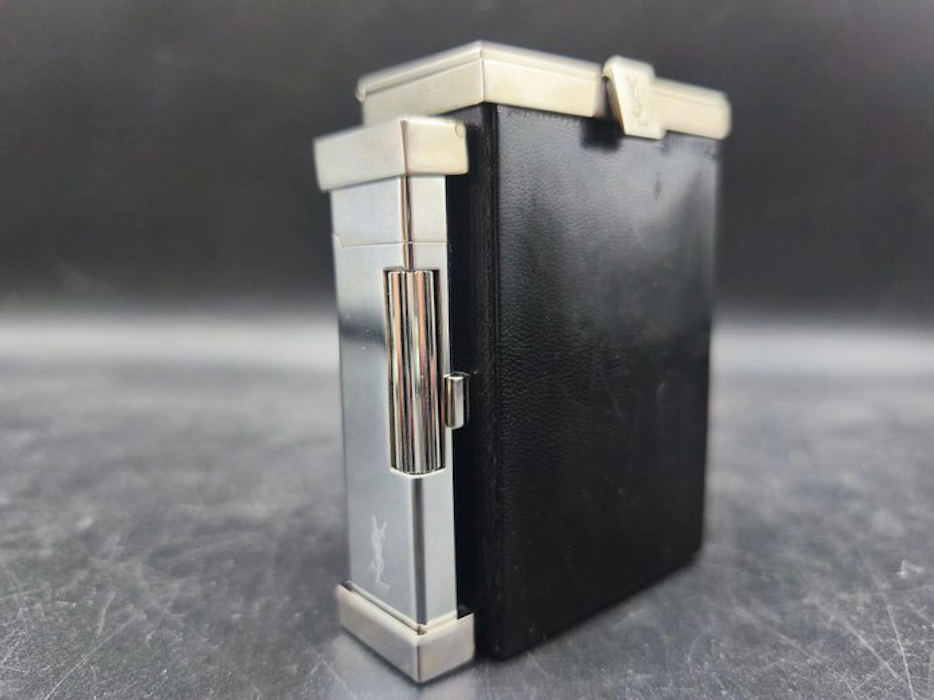 Yves Saint Laurent - Cigarette box - Leather, Metal - lighter