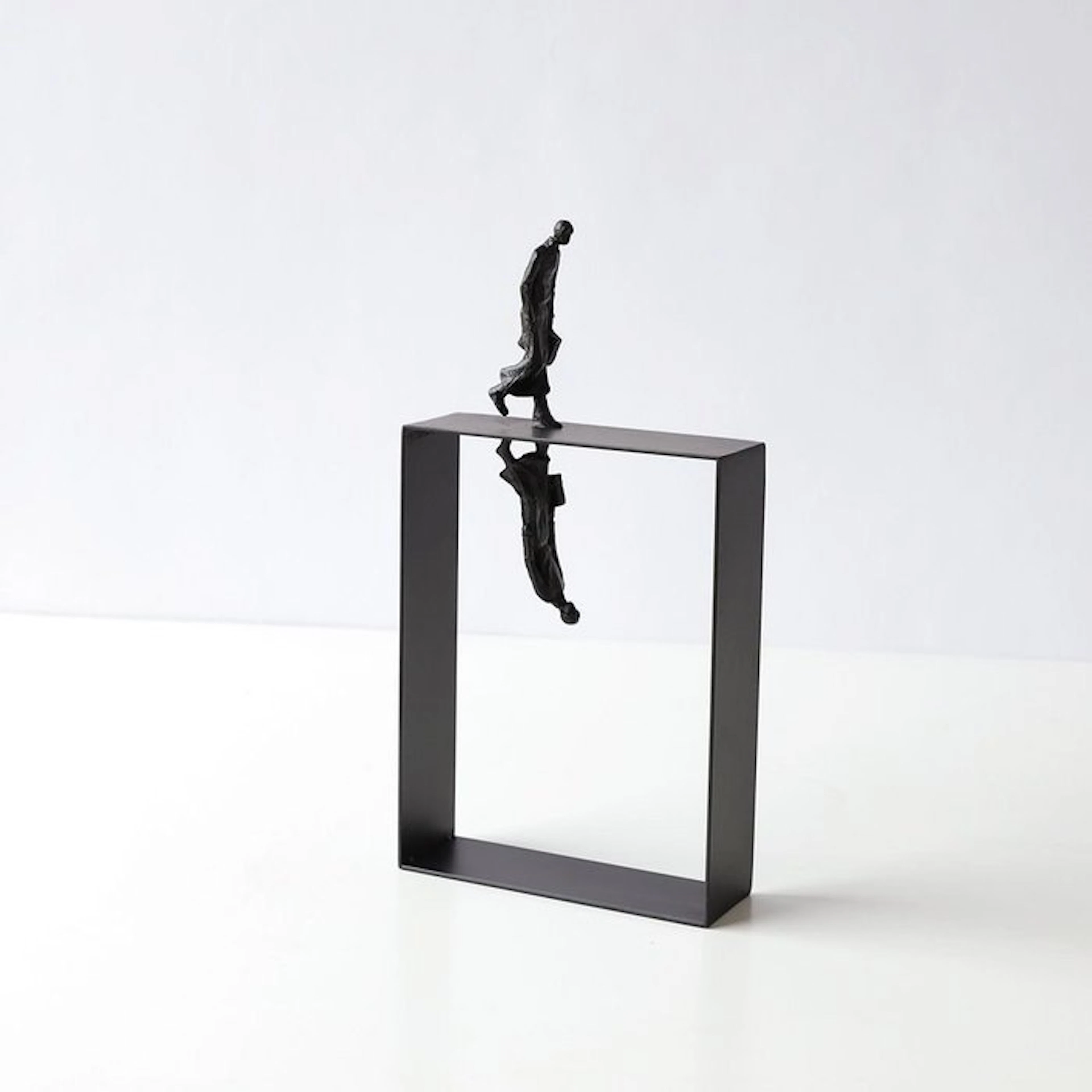 Nordic-style reflective figure ornament - Statue, Reflection - 29 cm - Resin