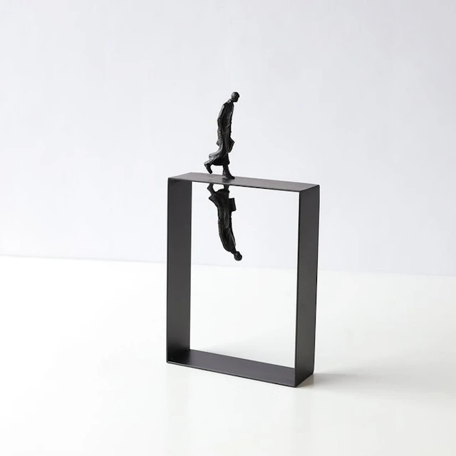 Nordic-style reflective figure ornament - Statue, Reflection - 29 cm - Resin