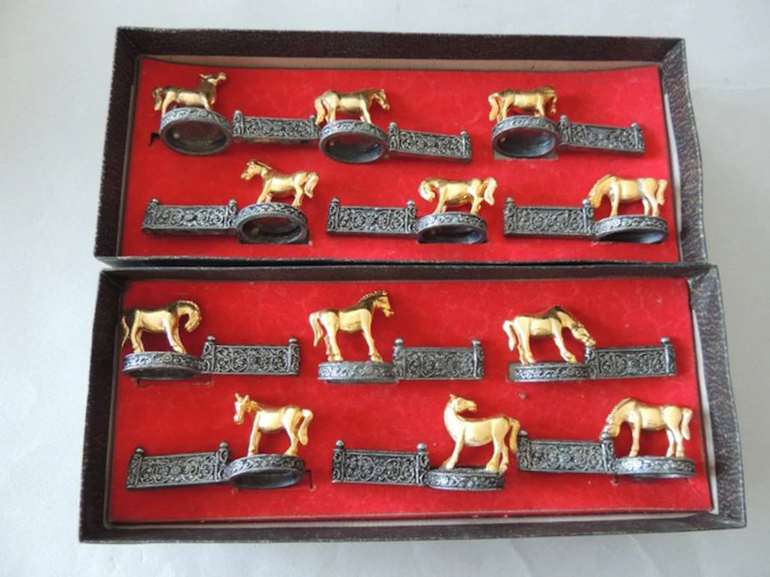 Knife rest - 12 magnificent antique knife rests featuring gilded horses