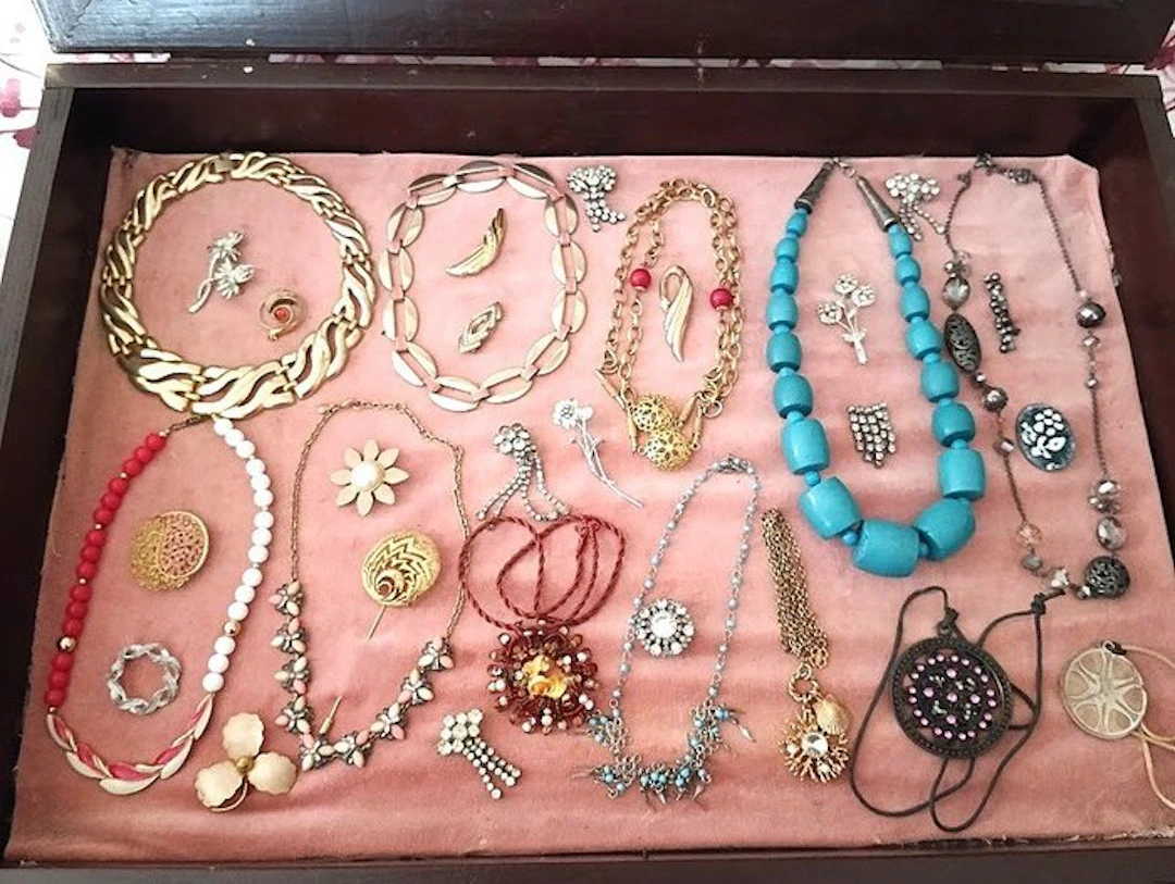 Themed collection - Necklaces and brooches on a wooden pinboard.