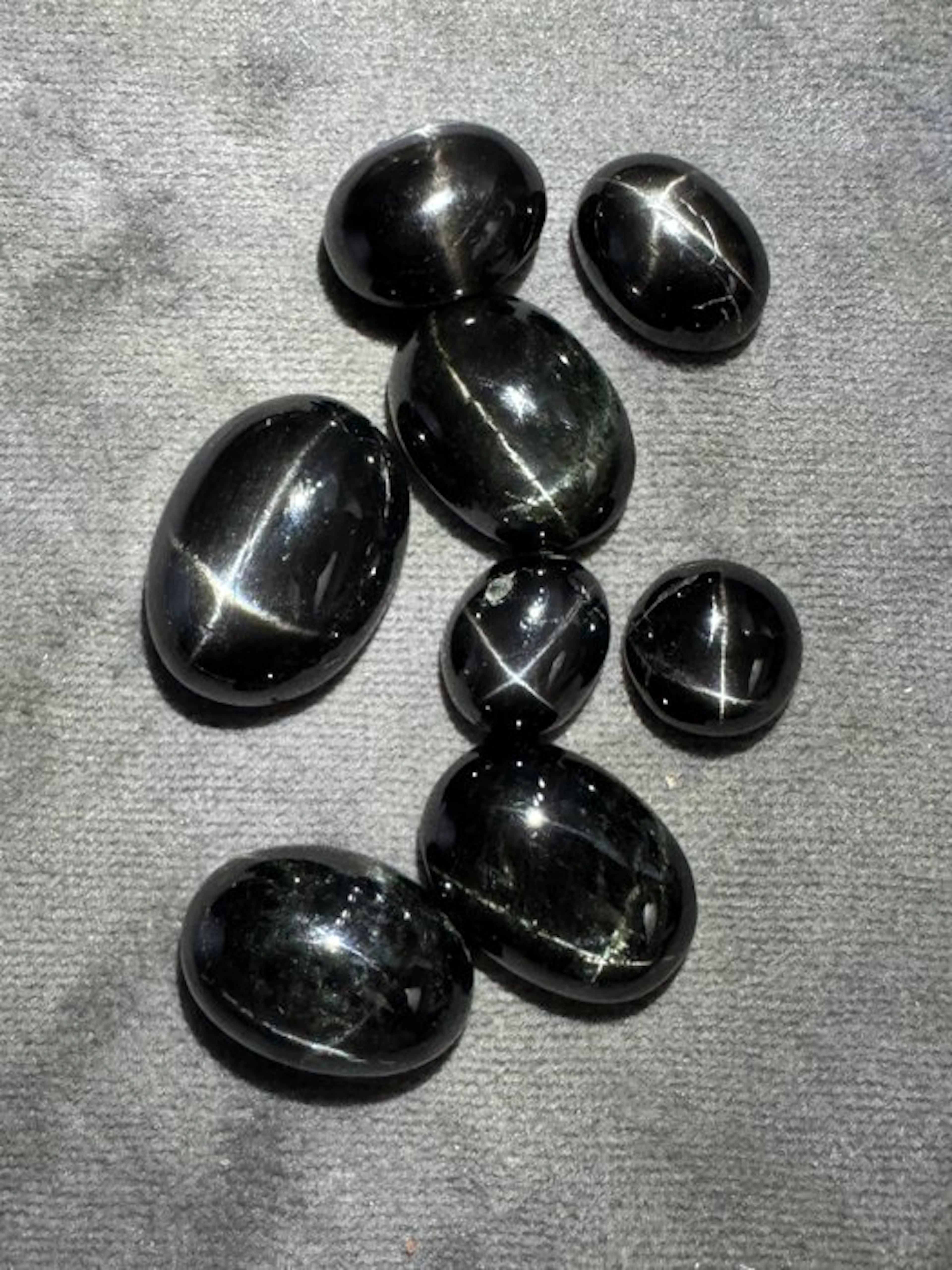 Lot of 100 ct Star Diopside cabochons Cabochons- 20 g - (8)