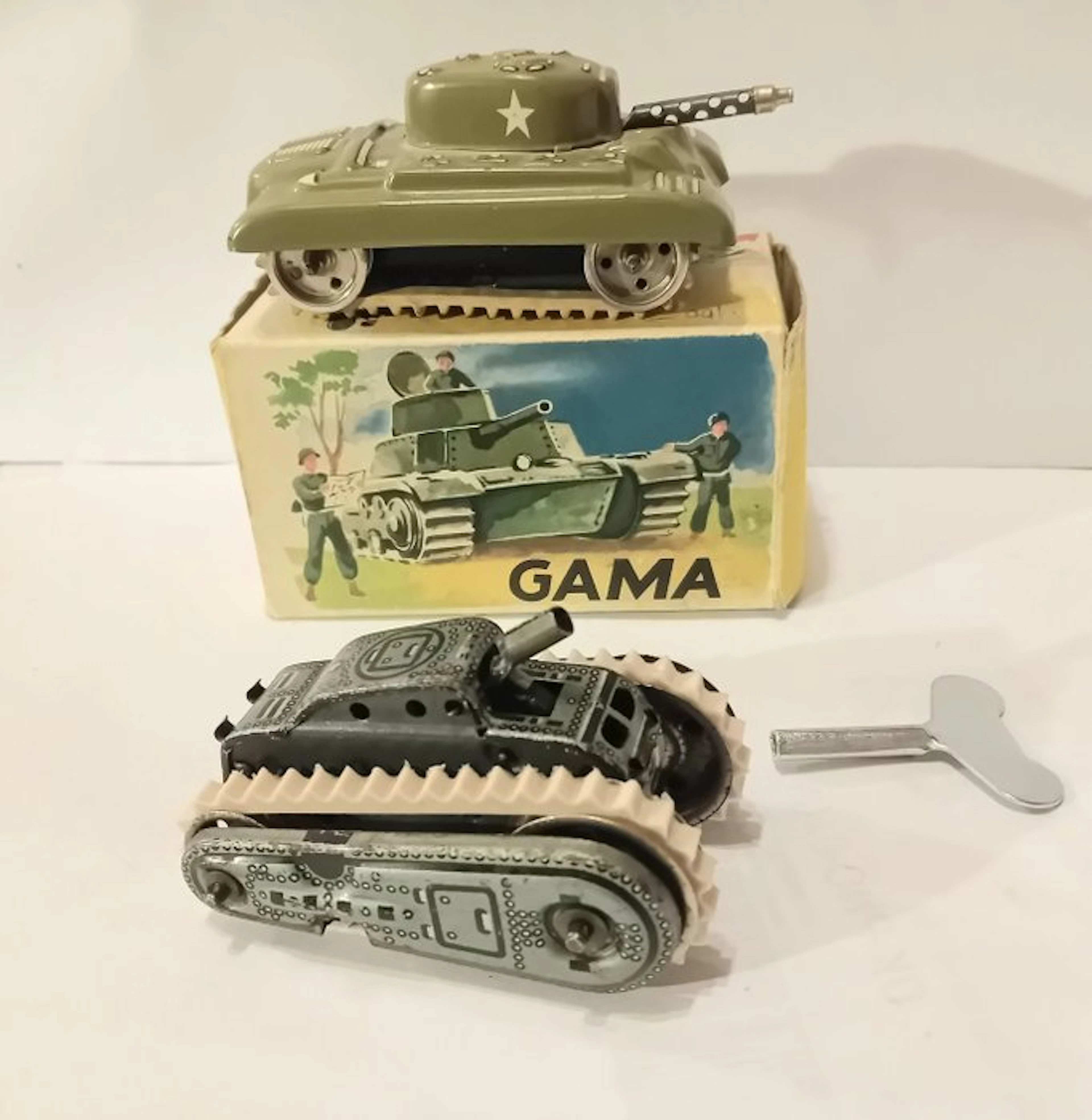 GAMA 1:43 - Model military vehicle (2) - GAMA Panzer 634 + T56.