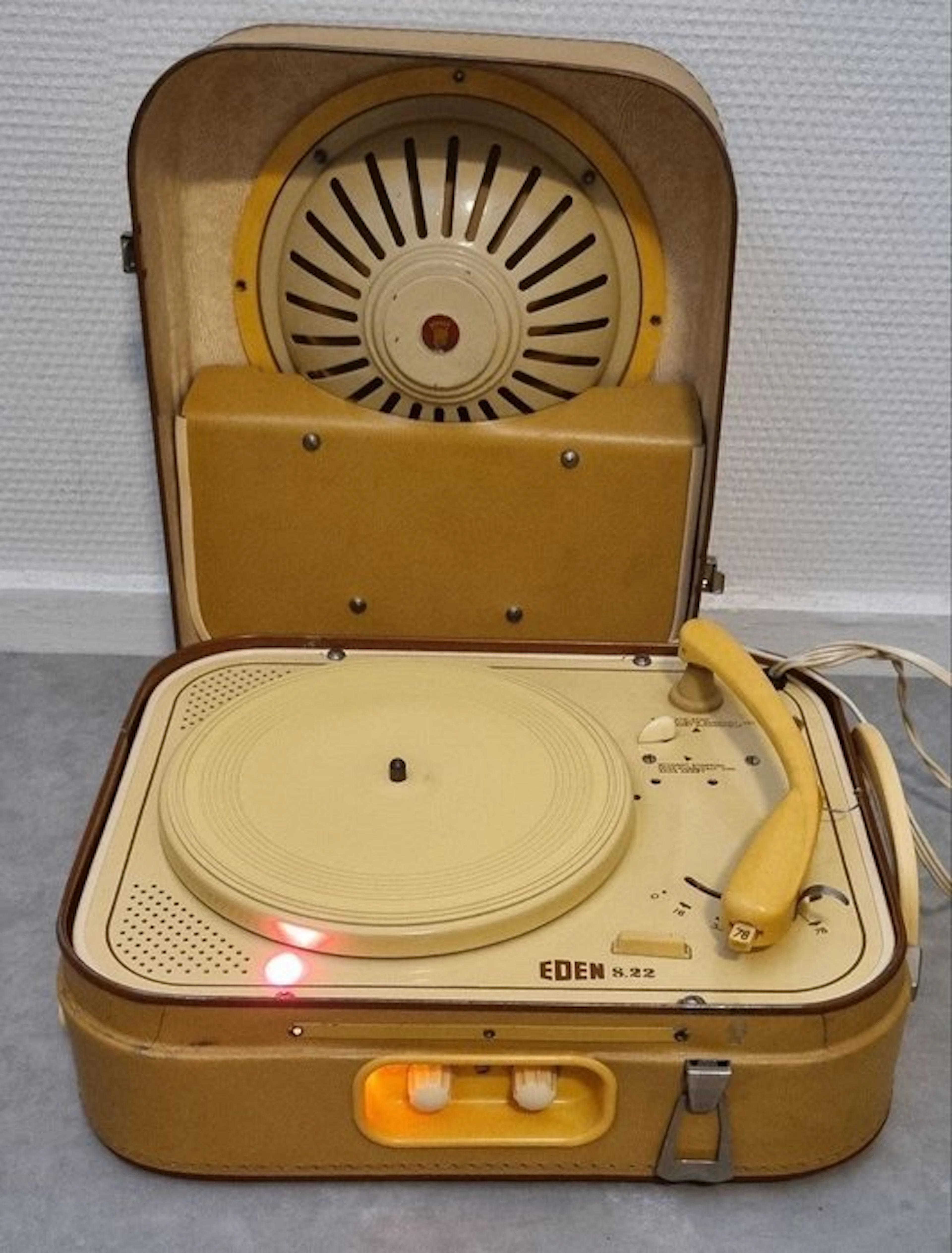 EDEN - S 22 78 rpm gramophone player