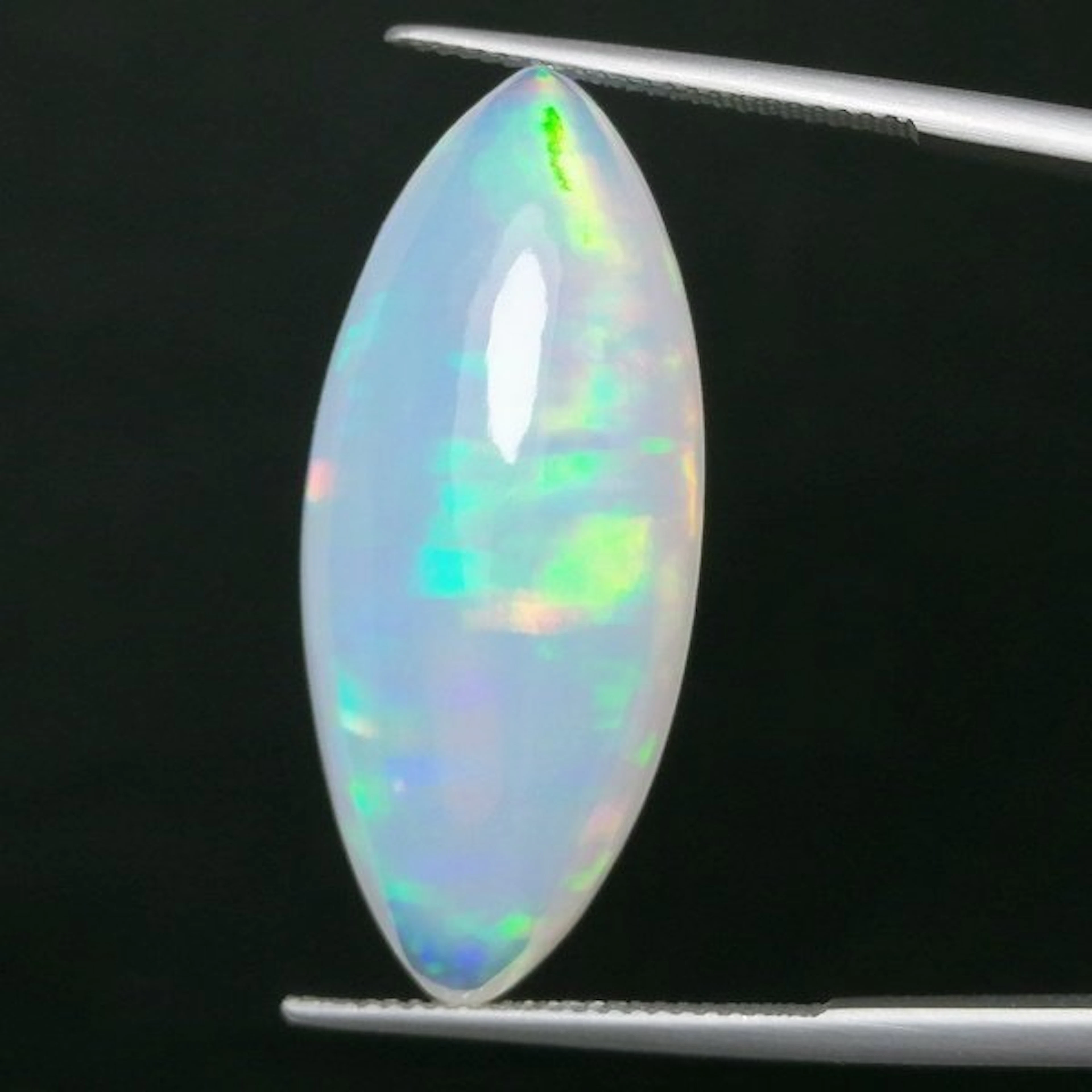 Opal - 22.23 ct - Instituto Gemólogico Español (IGE) - Intense color palette