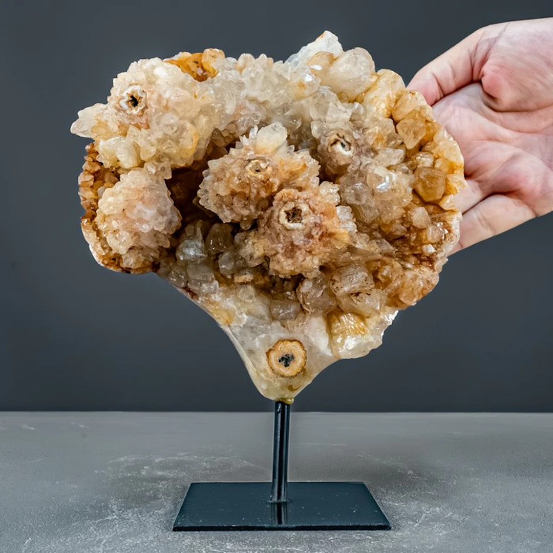 A special quartz specimen on a stand