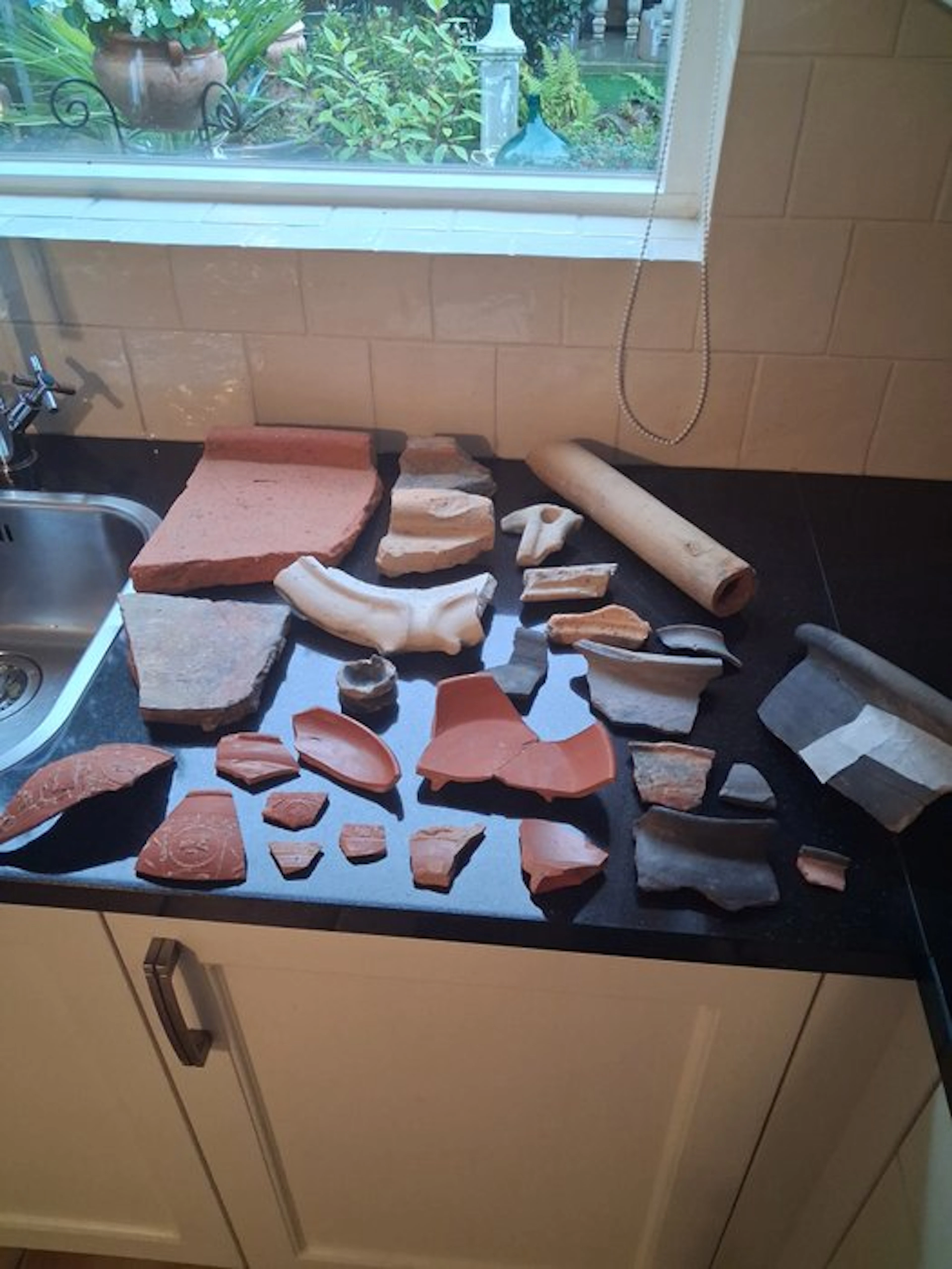 Ancient Roman a lot of Terra Sigillata shards - 30 cm (No reserve price)
