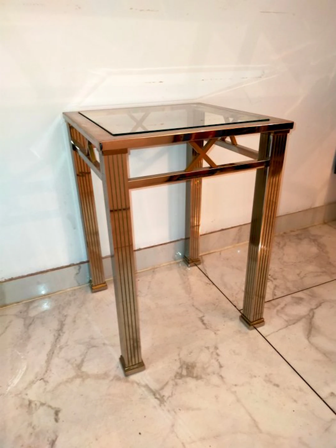 Eleganter Messing Beistelltisch – Glasplatte & X-Streben - Side table - Brass