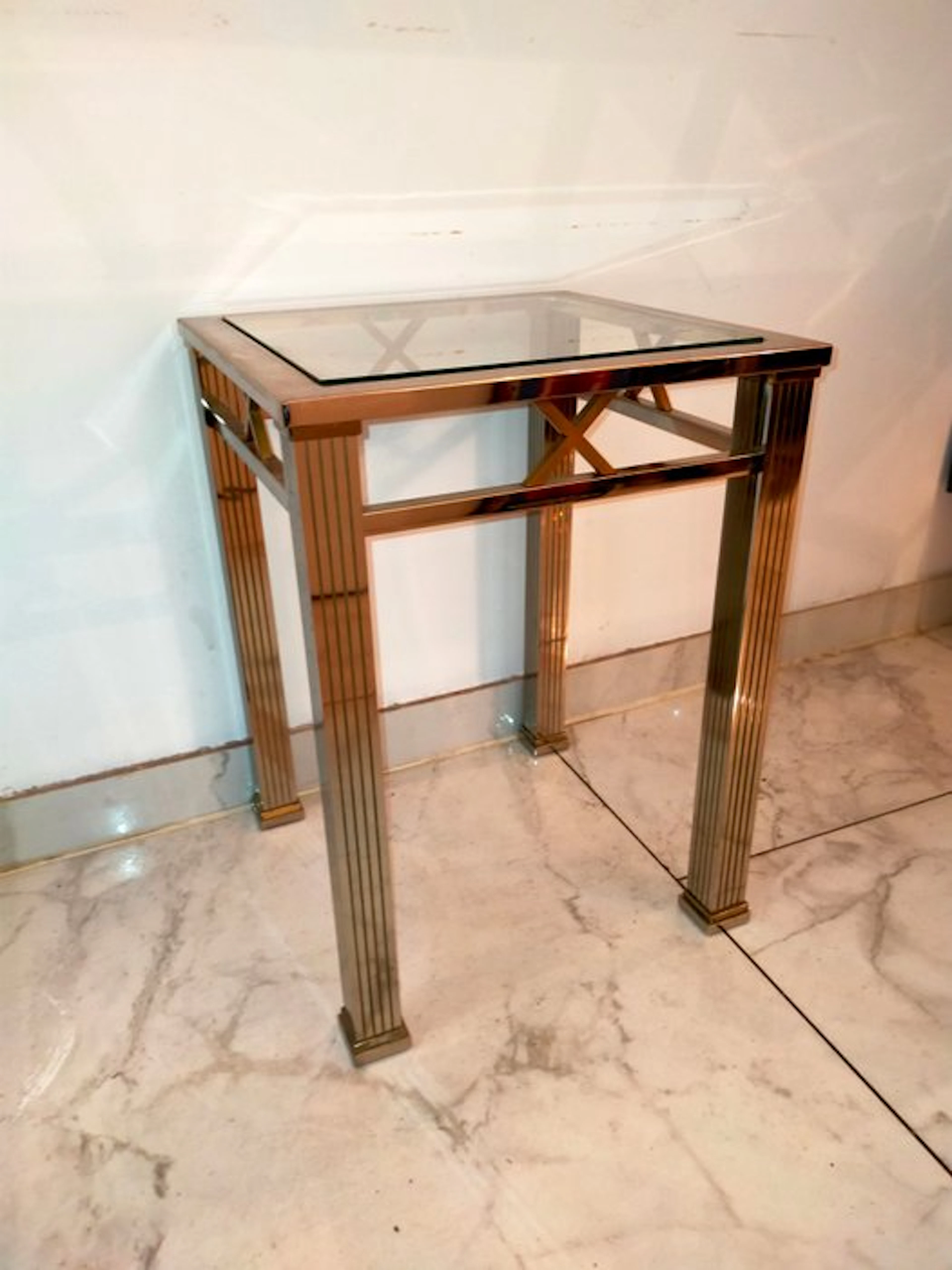 Eleganter Messing Beistelltisch – Glasplatte & X-Streben - Side table - Brass