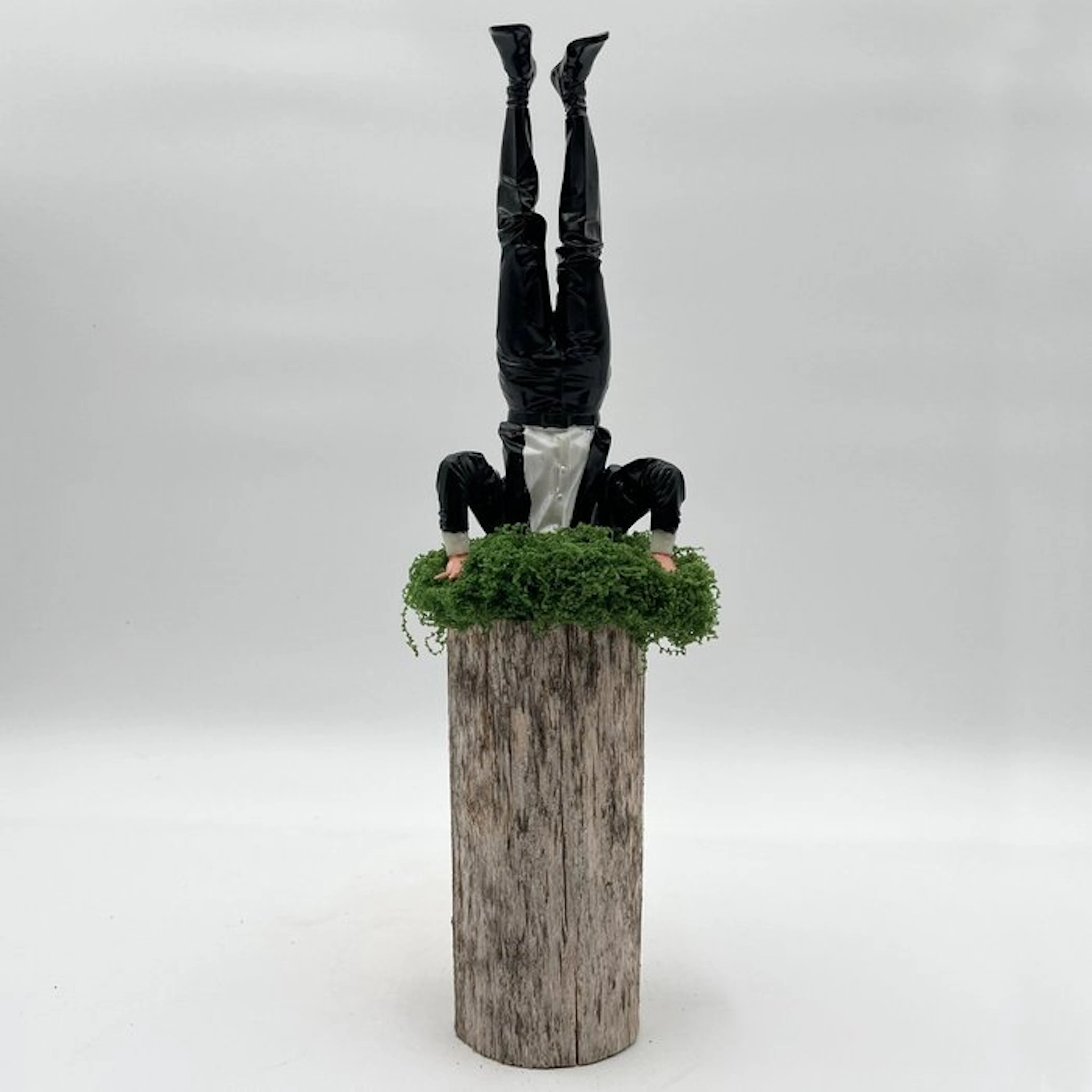 Coco de Paris - Upside down man
