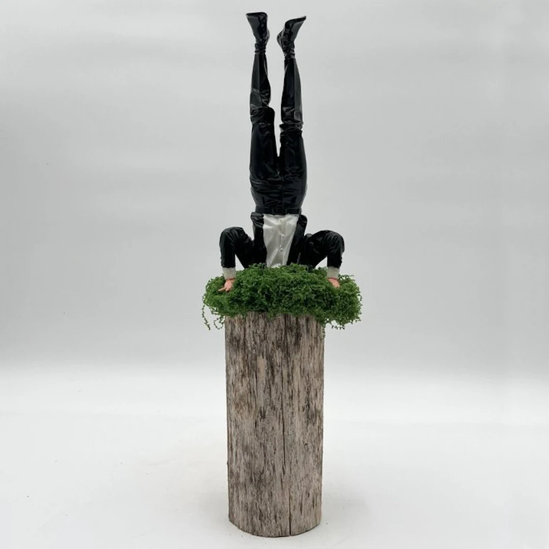 Coco de Paris - Upside down man