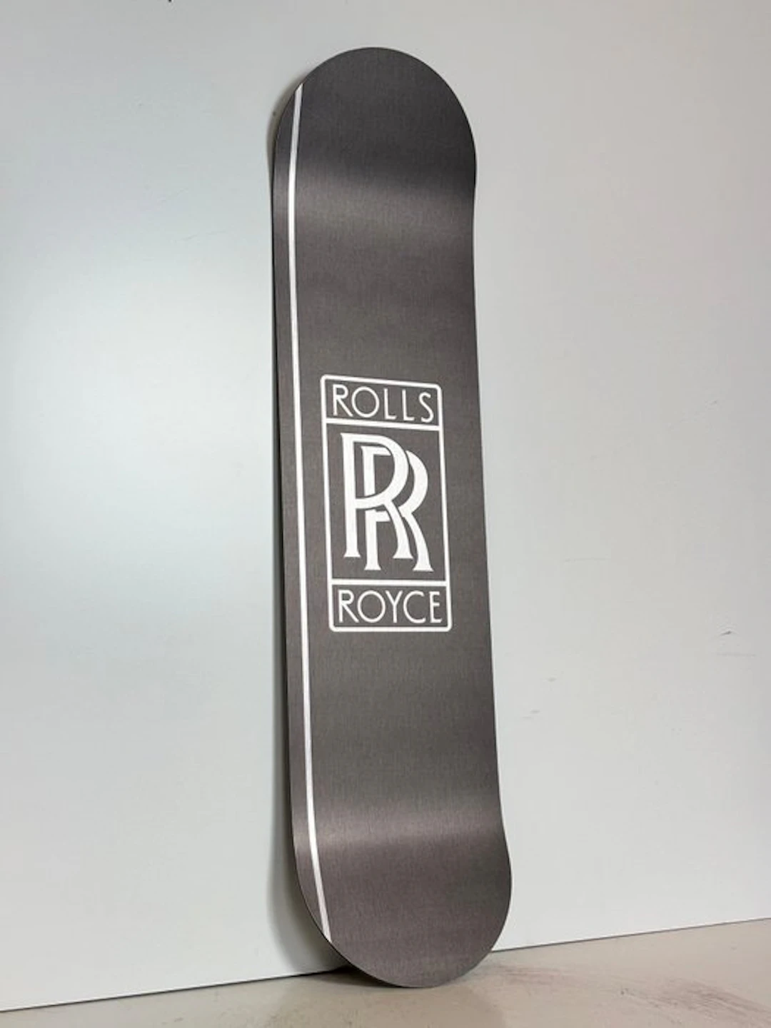 Beever Deco Art - Rolls Royce goes skating!