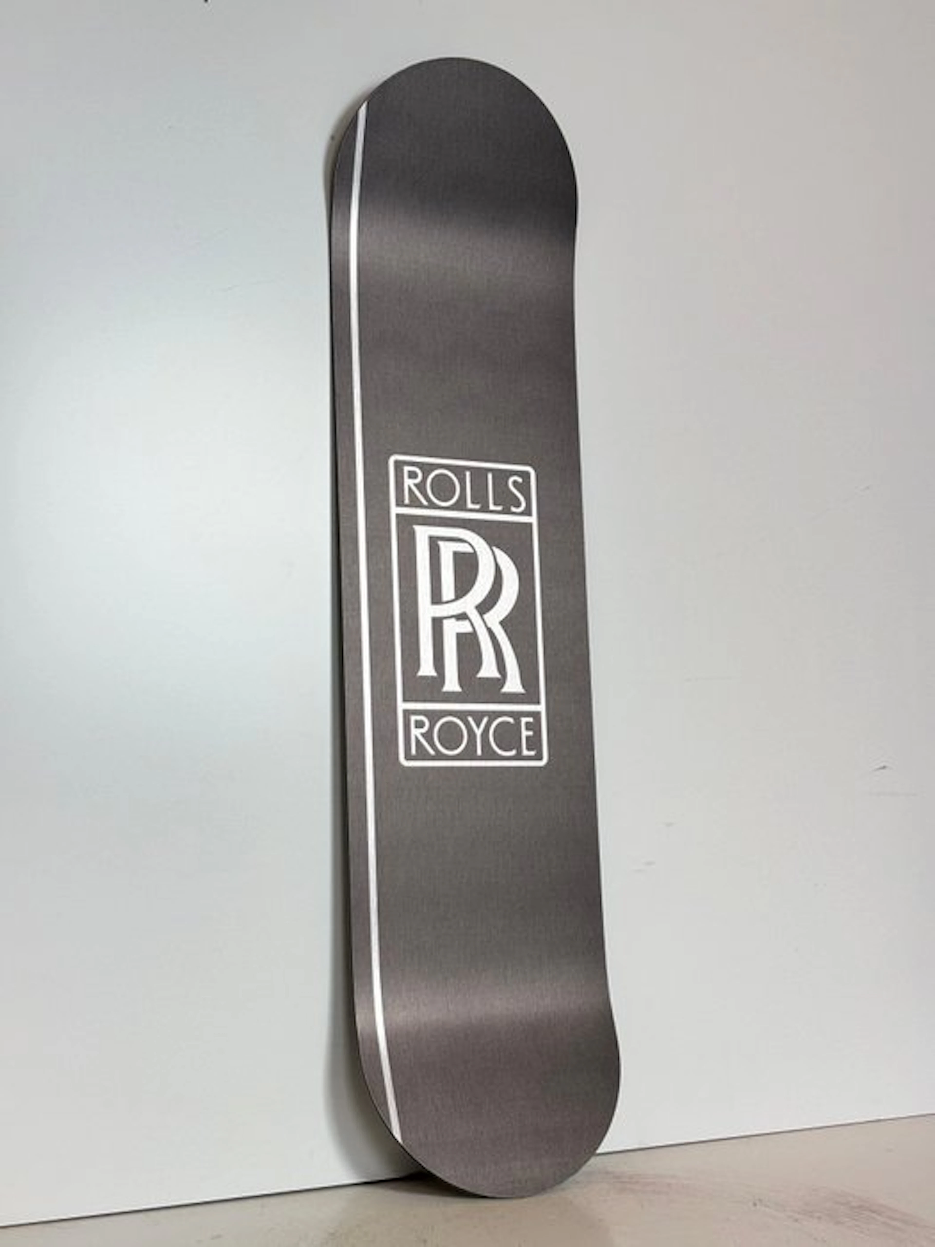 Beever Deco Art - Rolls Royce goes skating!
