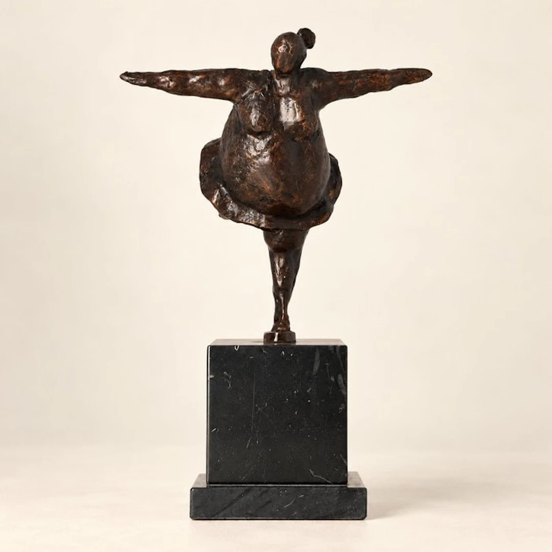 Figurine - Balancerende vrouw - Bronze, Marble