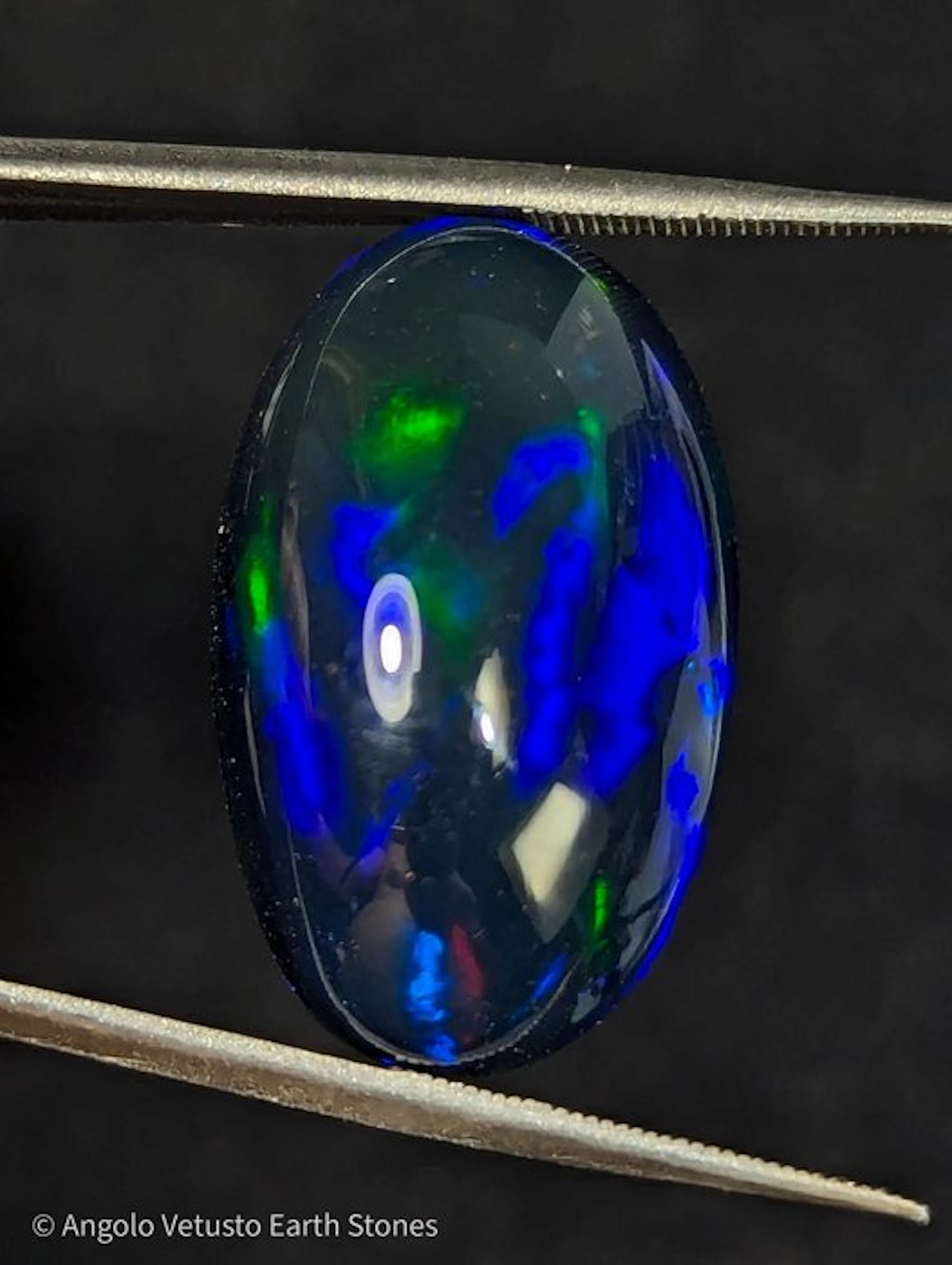 18.90 ct - Exceptional Ethiopian Black Opal – Intense...