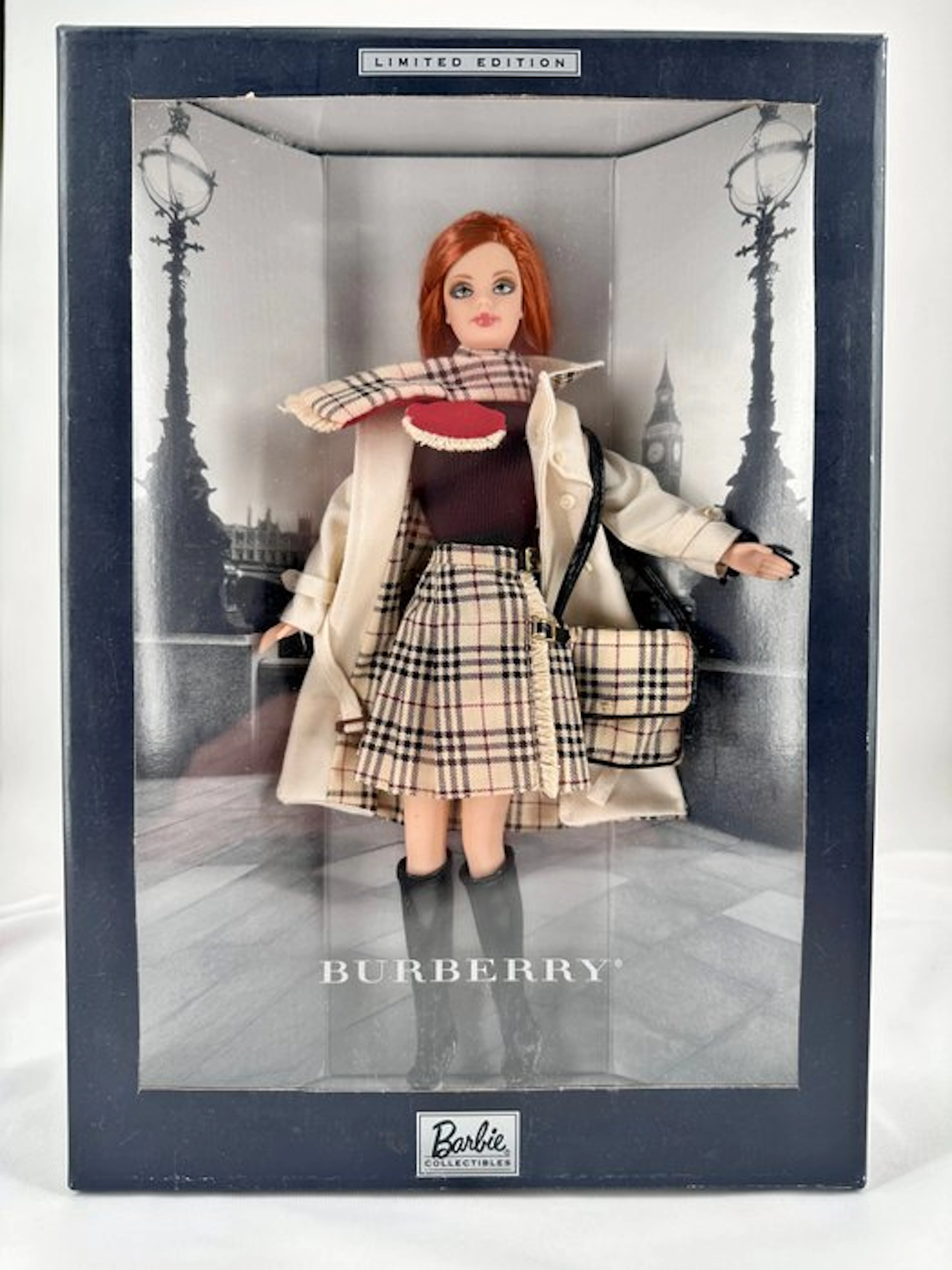 Mattel - Barbie doll - Burberry – Limited Collector Edition – 2000 - U.S.