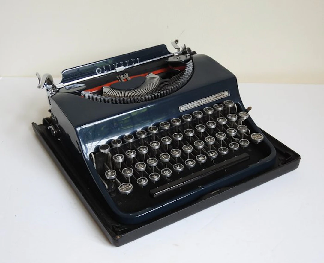 Aldo Magnelli - Olivetti, M1 Invicta - in a suitcase - Typewriter - 1949-1950