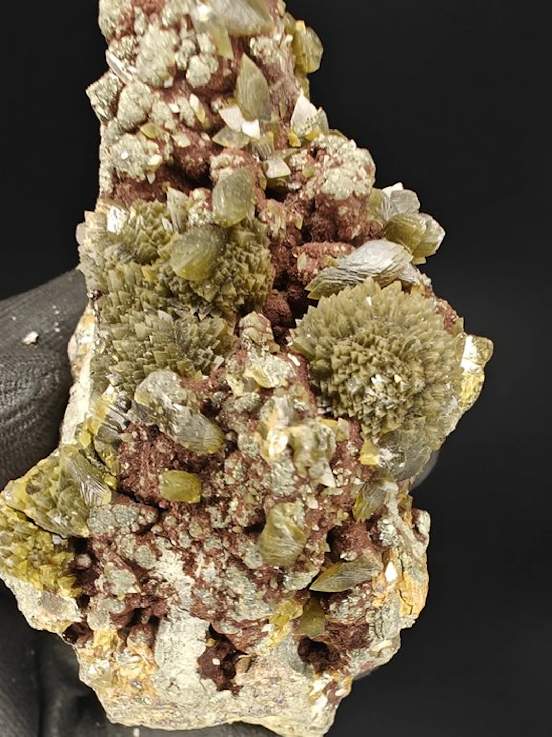 Siderite Crystals on matrix - Height: 5 cm - Width: 7 cm- 480 g