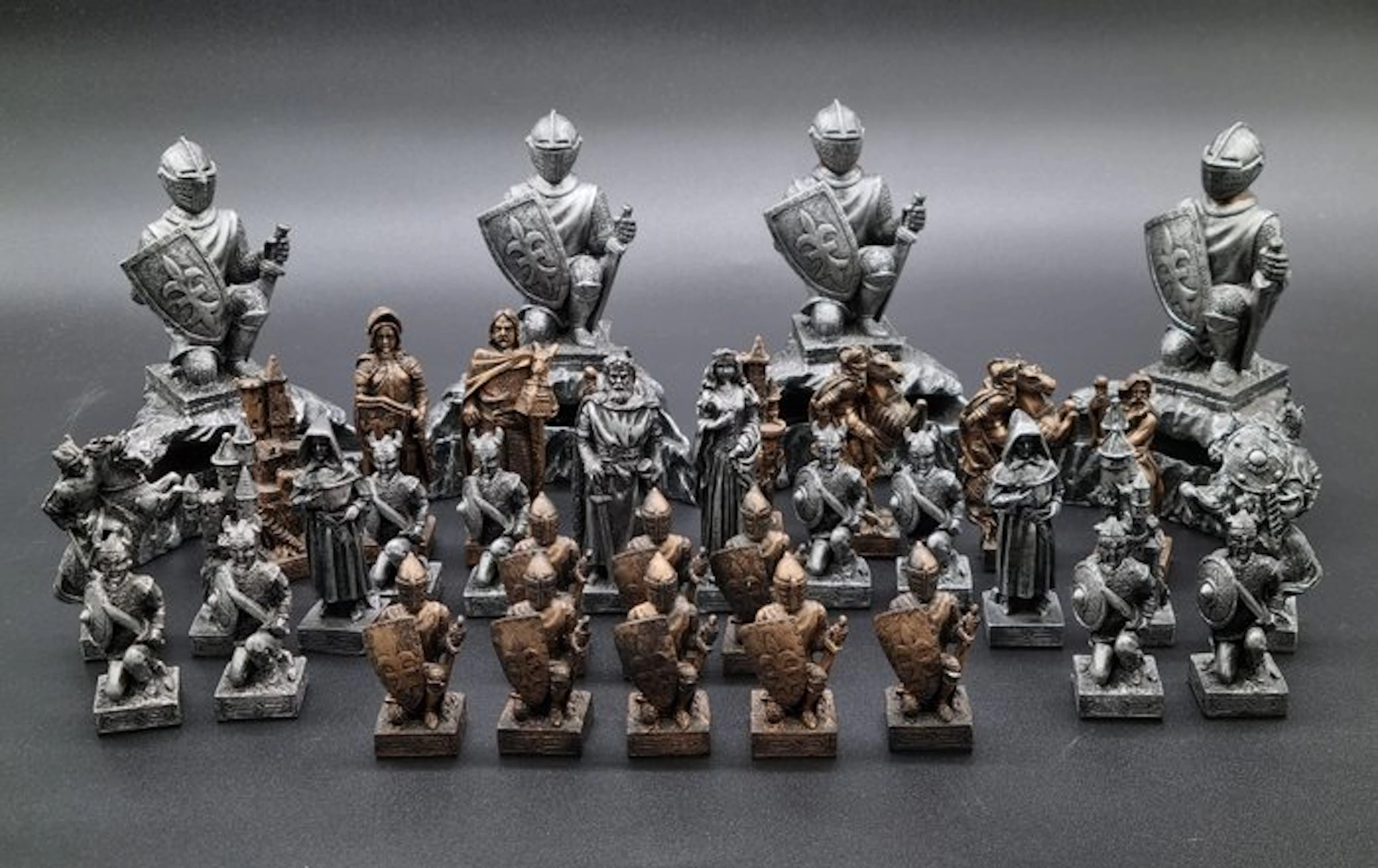 Mittelalter Fantasy Schachspiel – Detaillierte Figuren - Chess set