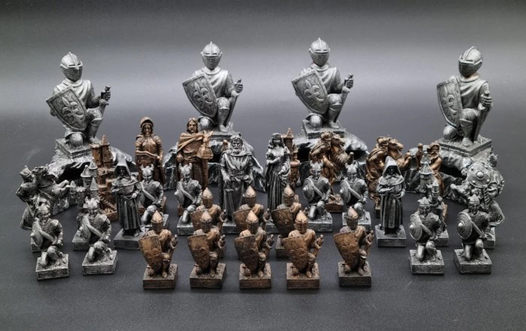Mittelalter Fantasy Schachspiel – Detaillierte Figuren - Chess set