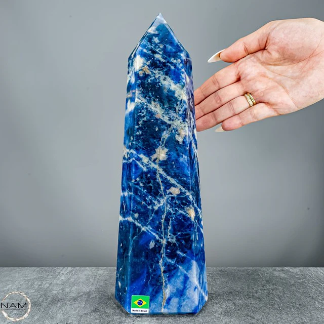 Imposing sodalite obelisk from Brazil – exceptionally...