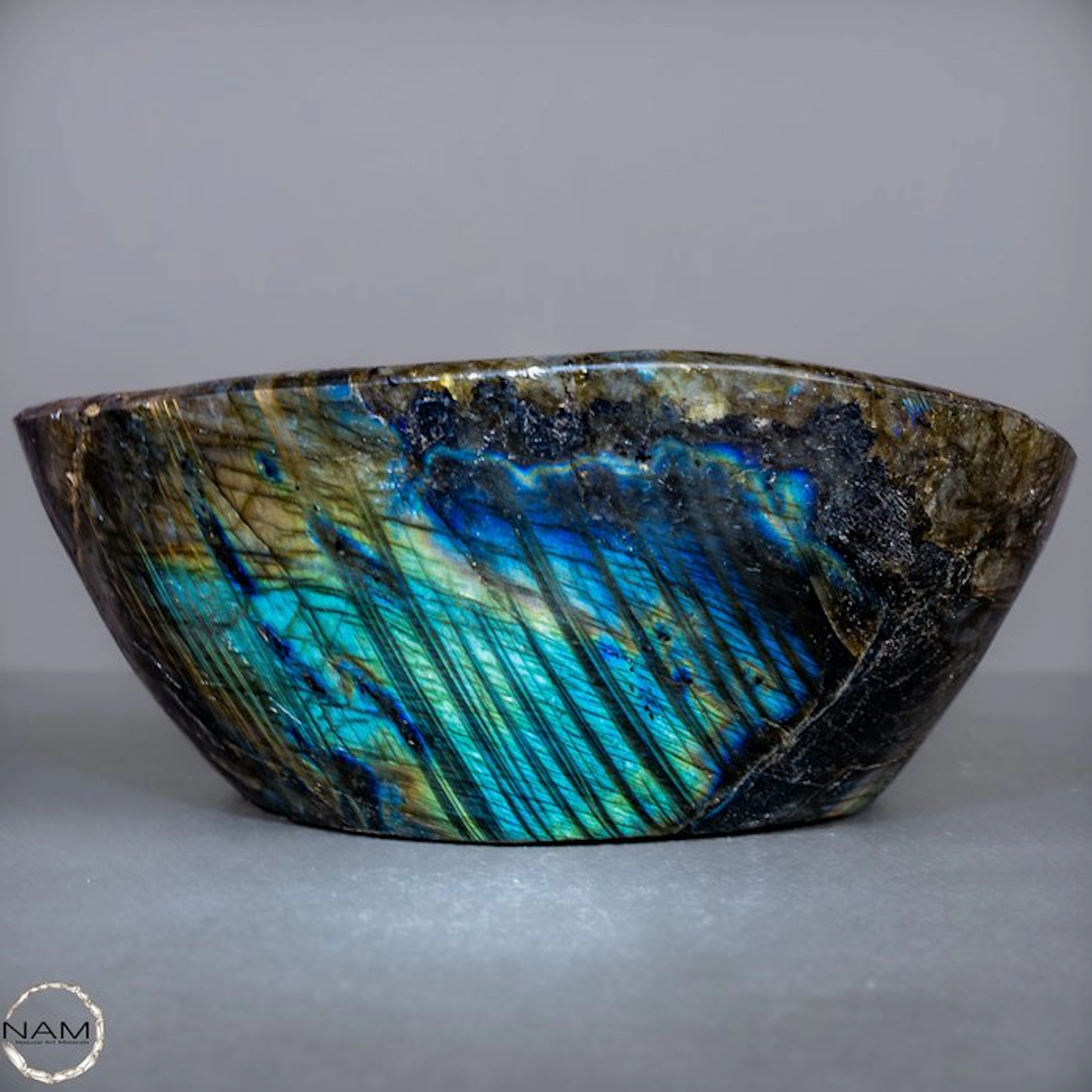 Natural labradorite shell – Intense blue shimmer