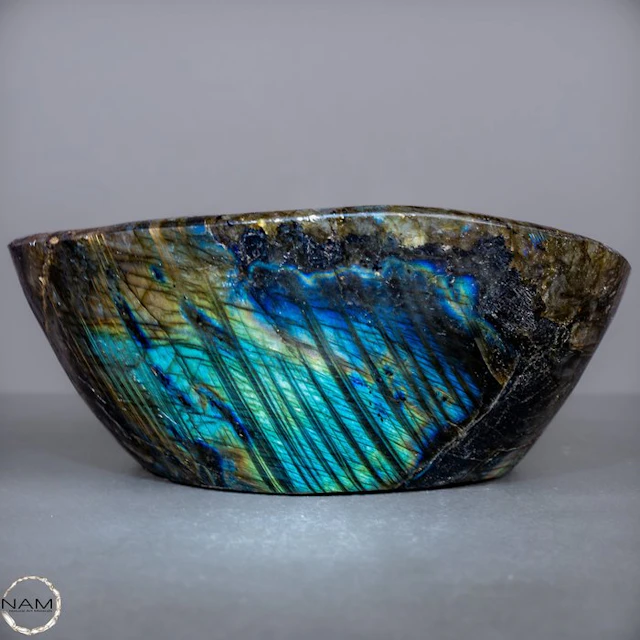 Natural labradorite shell – Intense blue shimmer