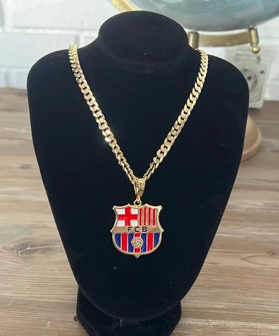 FC Barcelona - LaLiga - Pendant with chain. 14K gold plated.