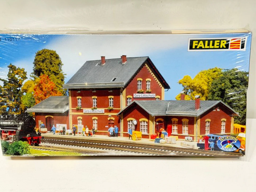 Faller H0 - 110117 - Model train buildings (1) - Gera-Liebschwitz station