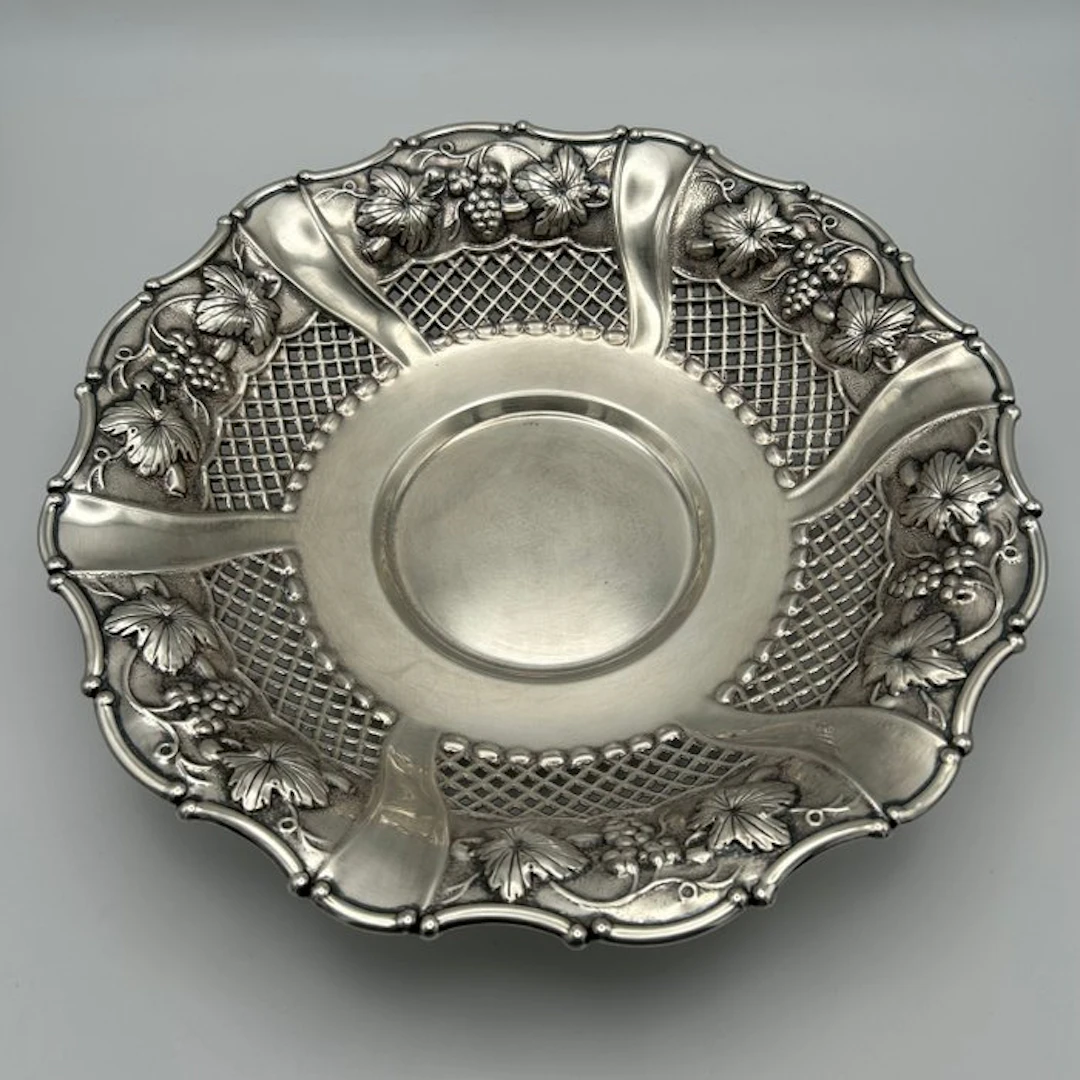 NO RESERVE PRICE - Greggio Linea OLRI - Tray - Grapes and...