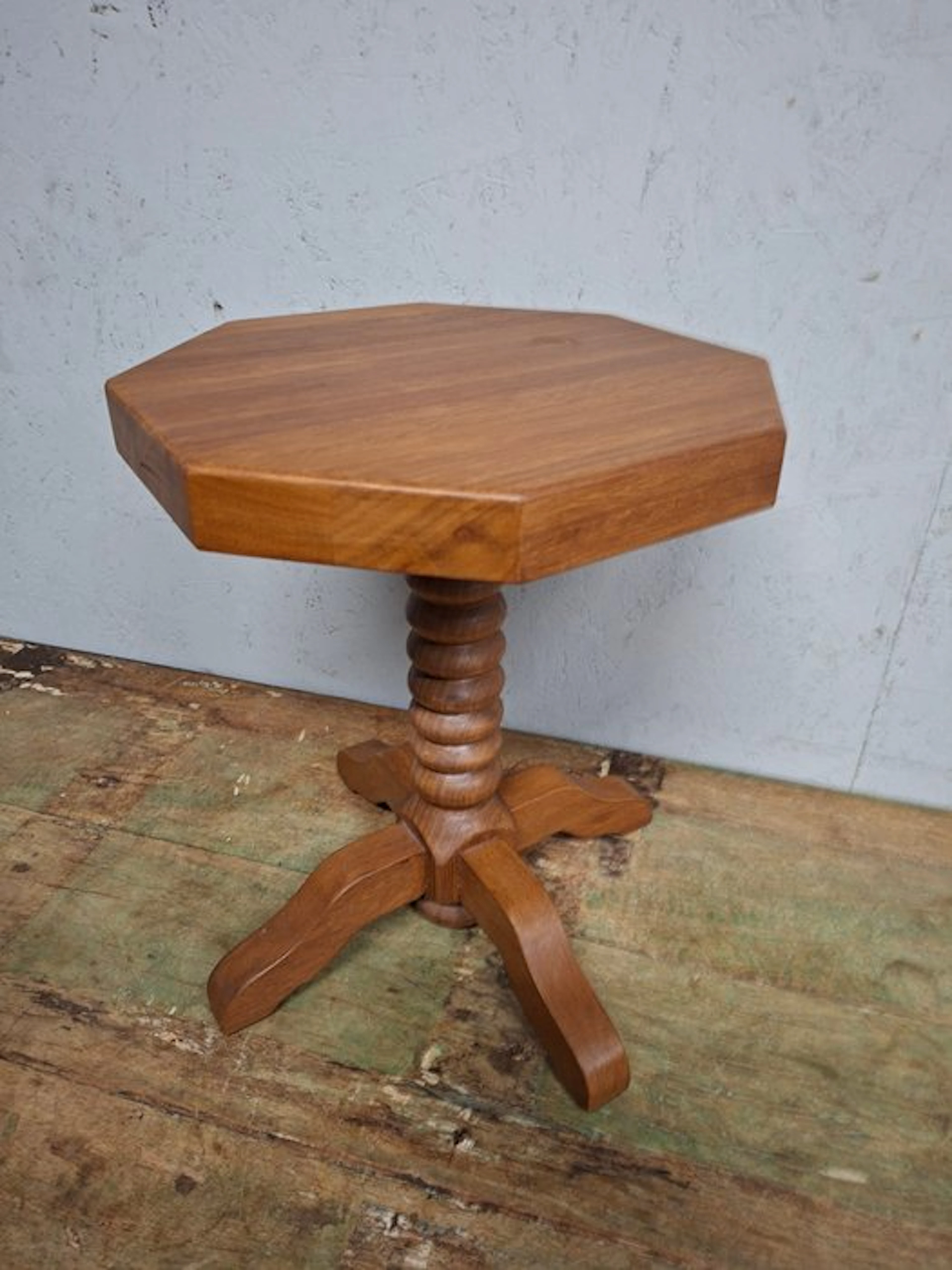 Side table - octagonal - Oak - Oak side table