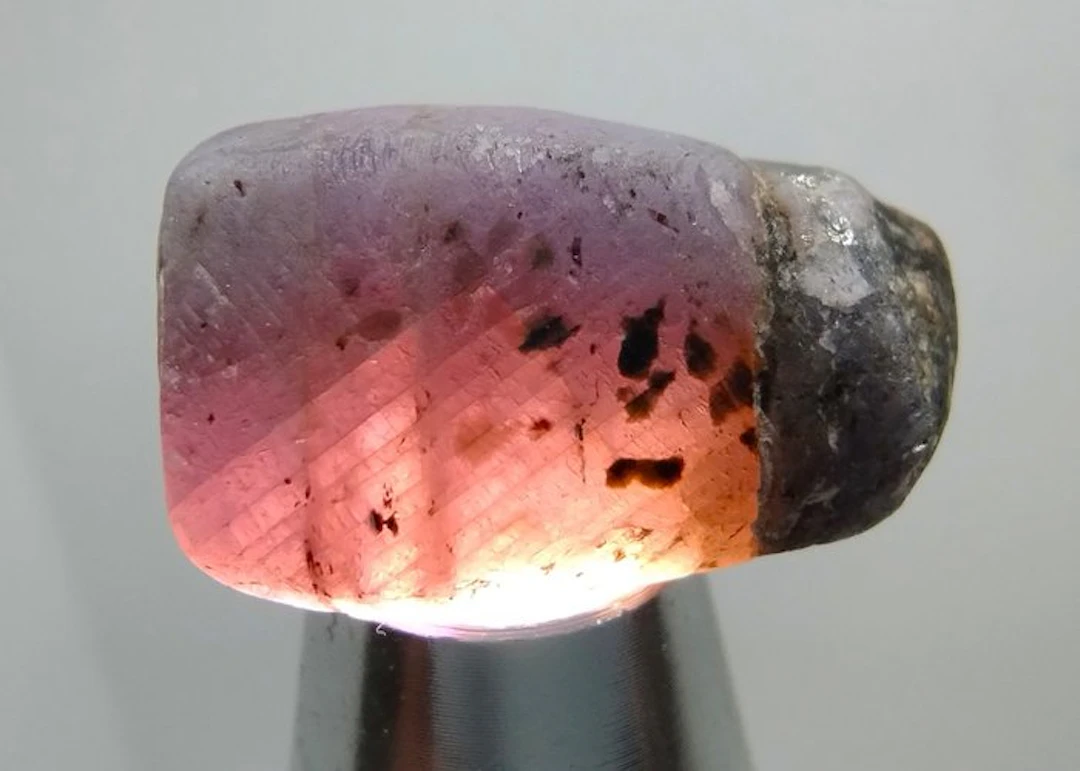 22.9 cts - RARE Untreated Rose Sapphire - Rough- 4.58 g
