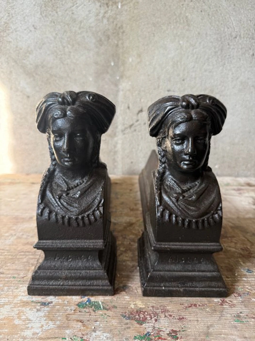 Andiron (2) - Cast iron
