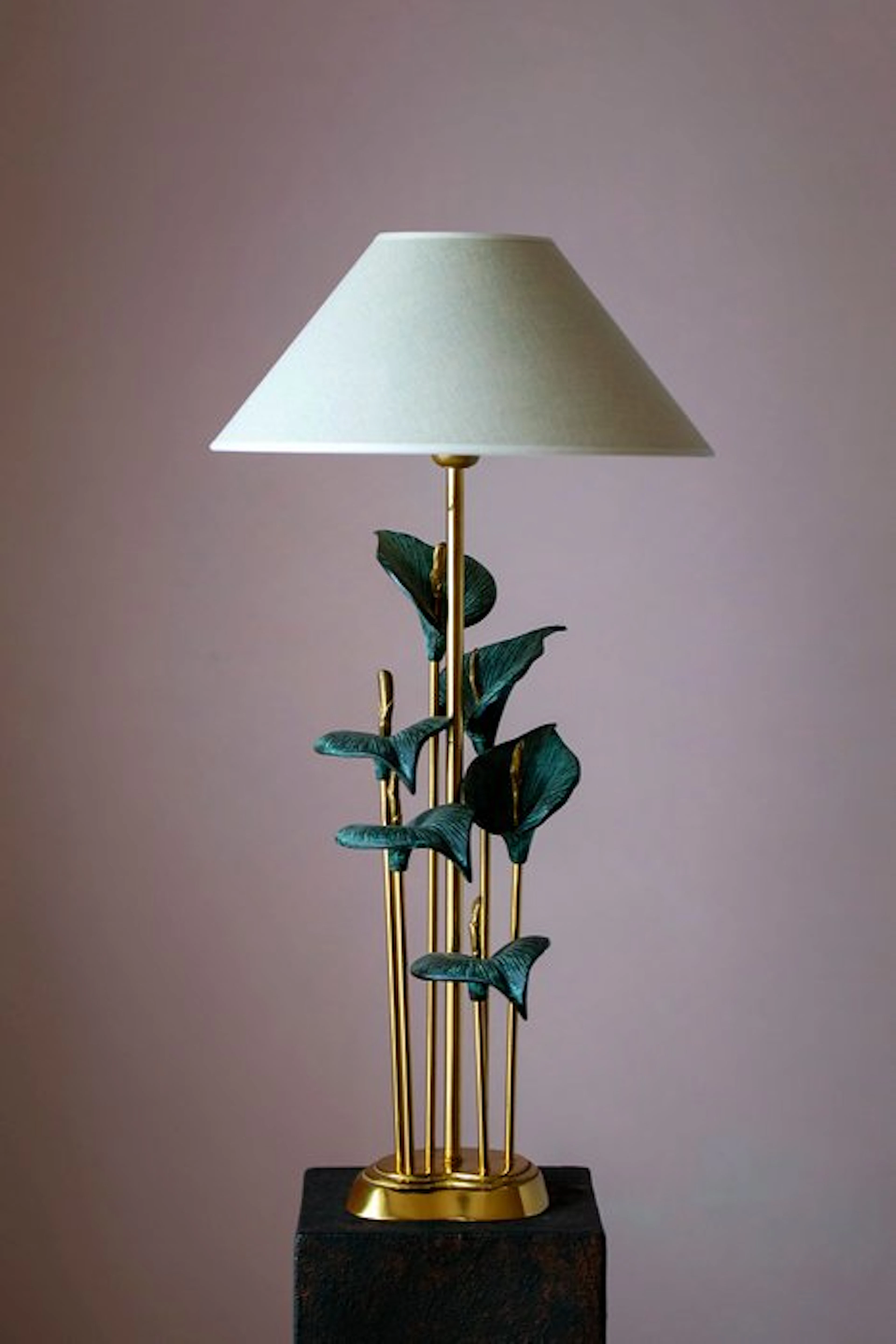 Regina - Table lamp - Brass & Bronze/Patina - botanical arum lilies