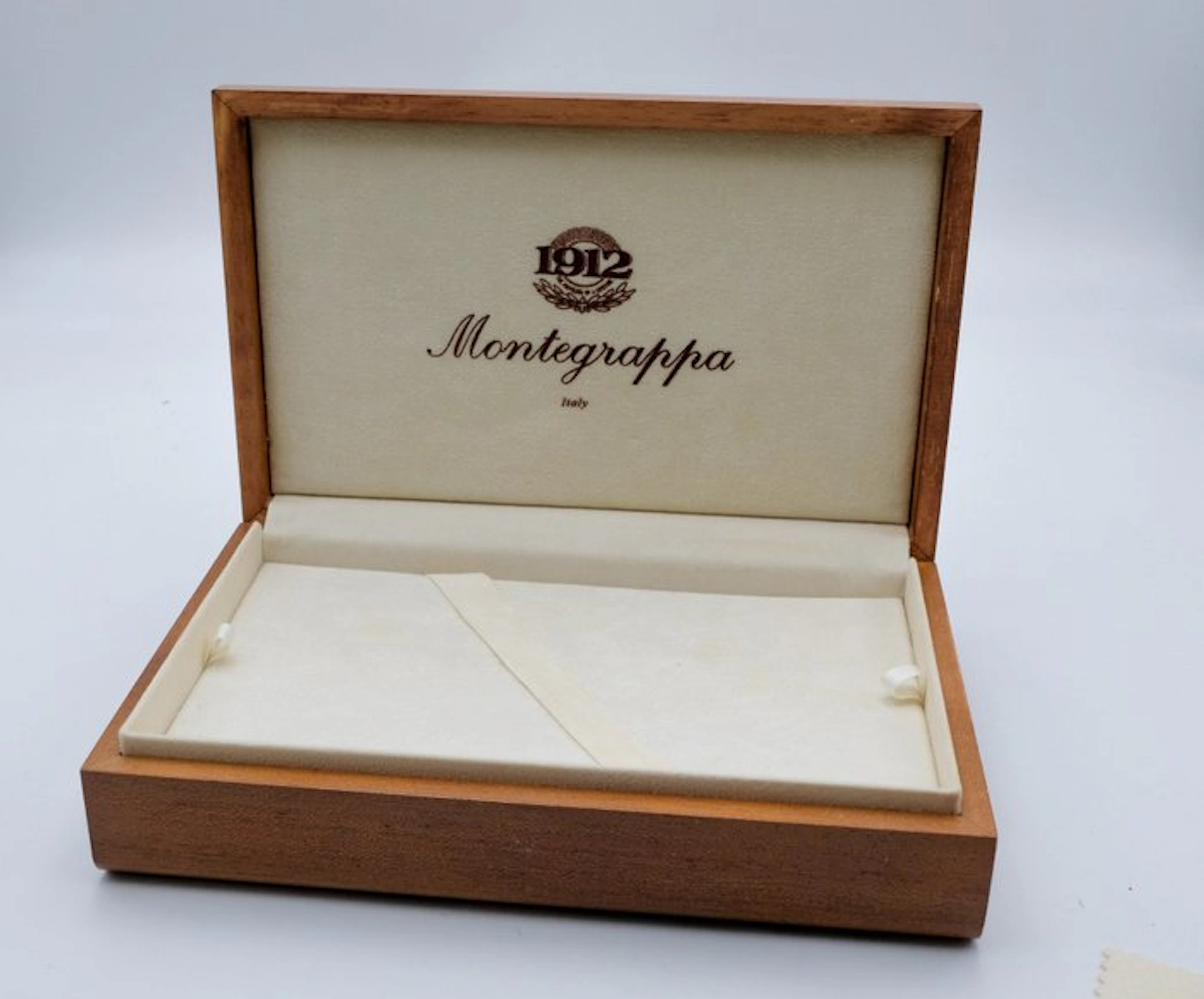 Bassano Del Grappa pen box – Limited Offer - Display frame - Wood