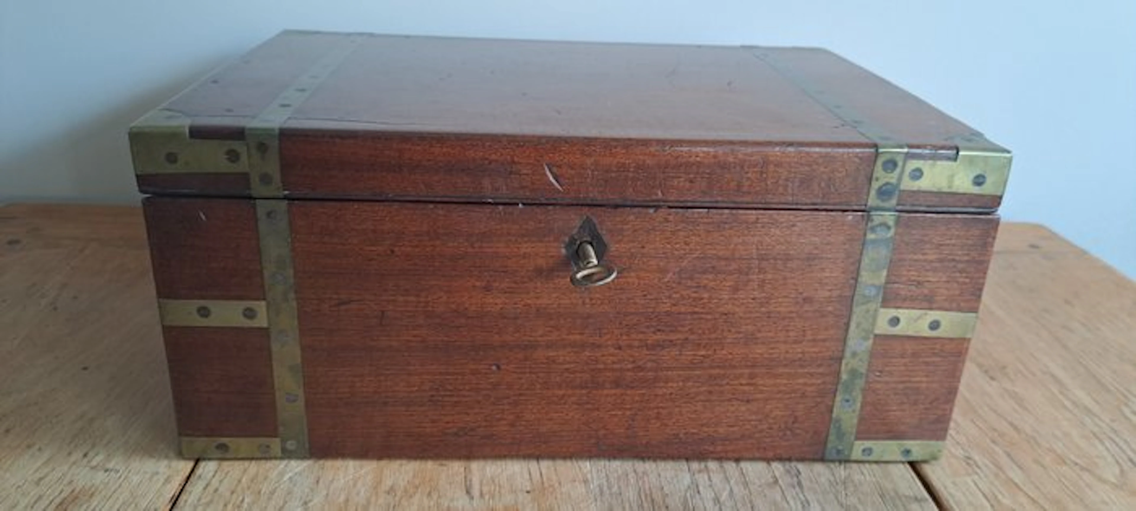 Writing table - Mahogany/Copper. - Officers' campaign pamphlet.