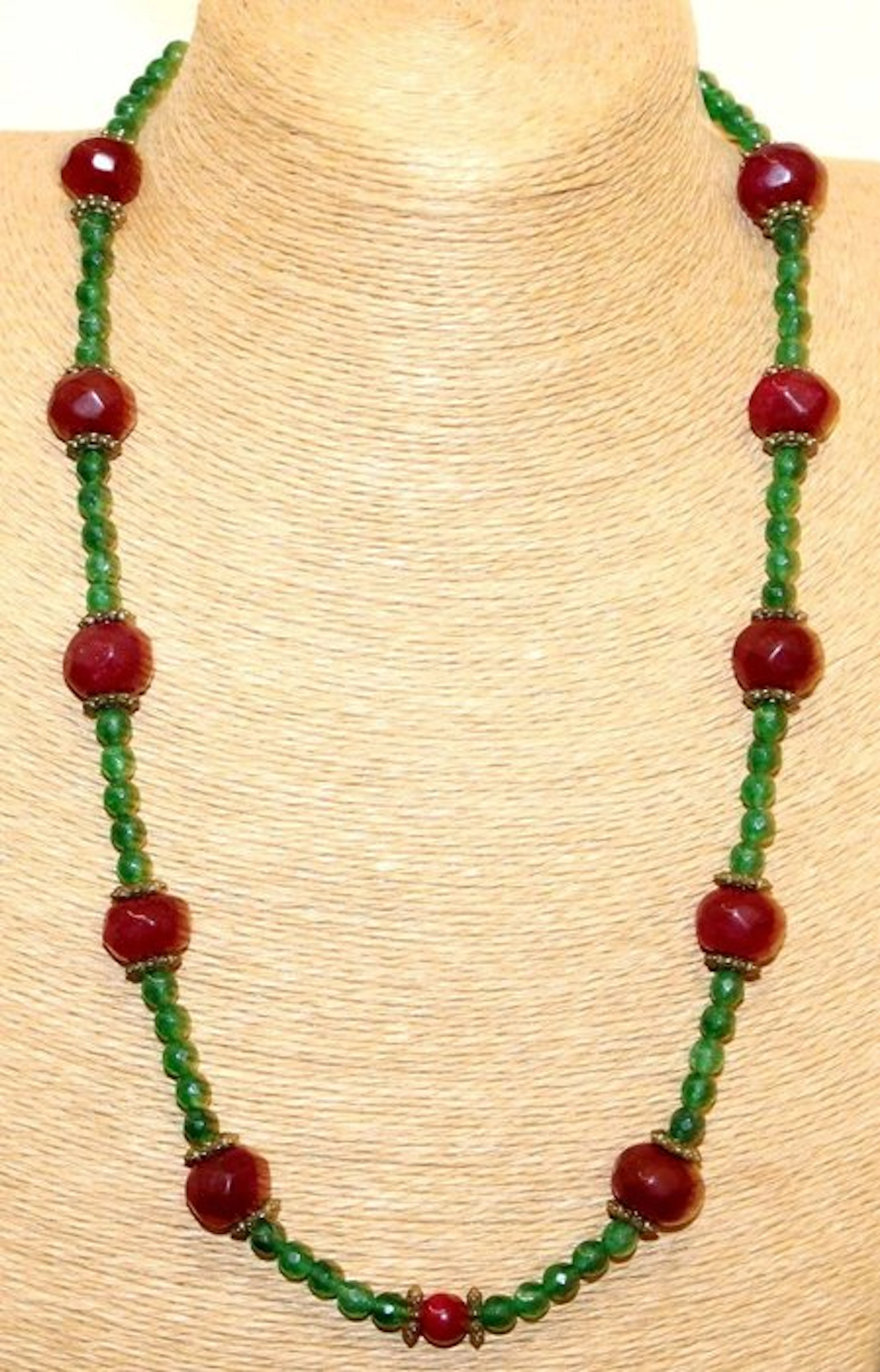 Really nice necklace handmade ruby and green onyx beads - 355 Cts